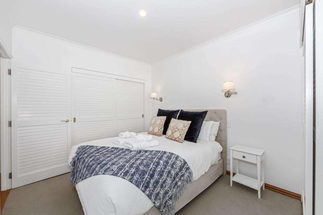 Waterfront Two Bedroom Apartment; Great Location! Auckland