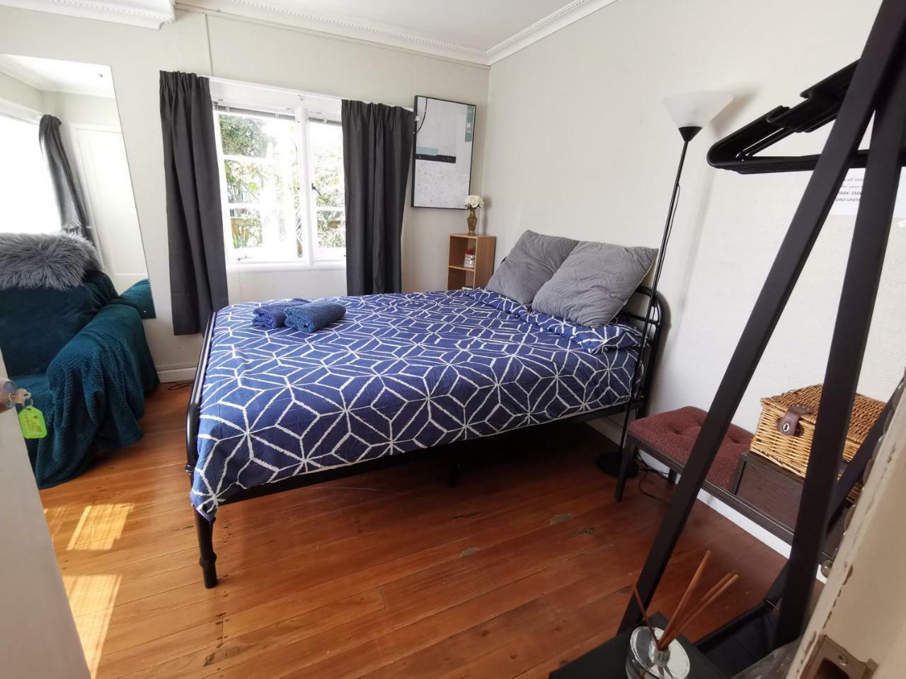 Takapuna Hostel *