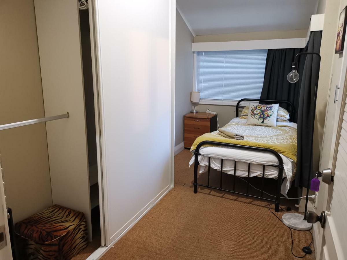Takapuna Hostel *