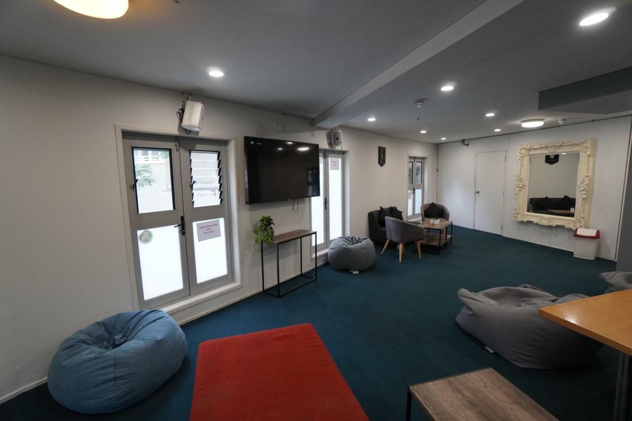 Columbia 3* Auckland