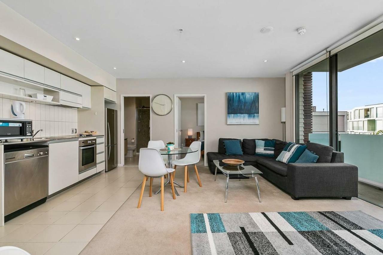 Two Bedroom - Pool, Gym & Free Parking! Apartment
