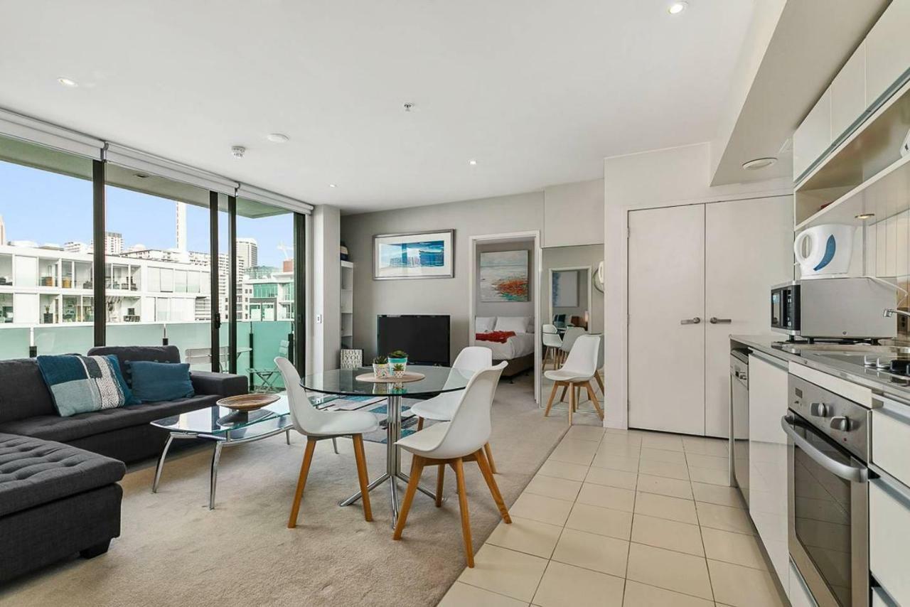 Apartment Two Bedroom - Pool, Gym & Free Parking! *