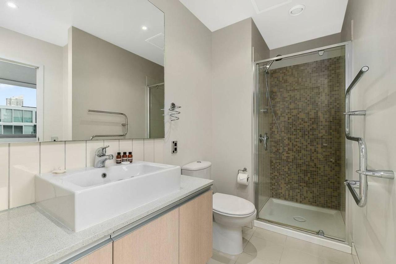 Apartment Two Bedroom - Pool, Gym & Free Parking! *