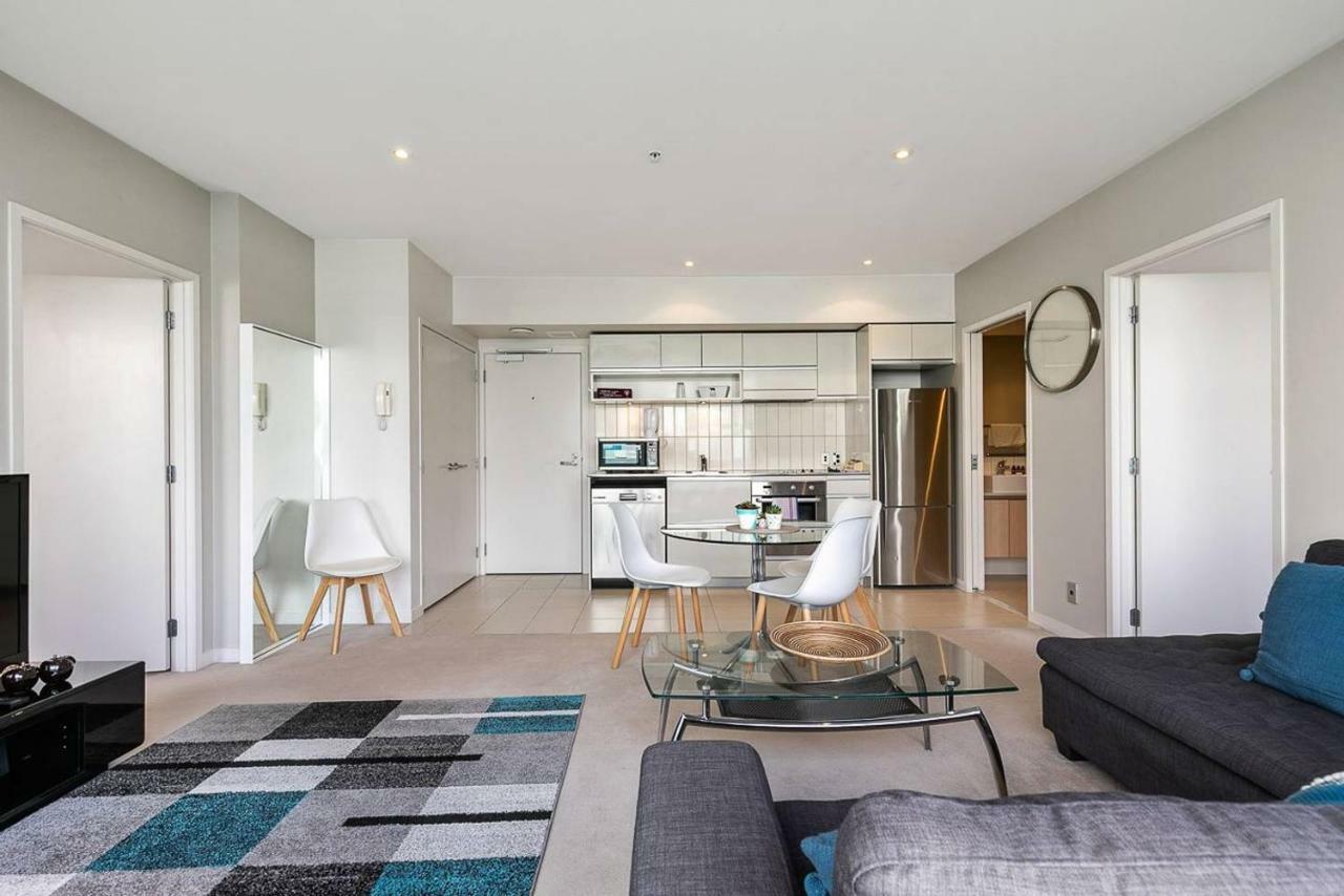 Two Bedroom - Pool, Gym & Free Parking! *