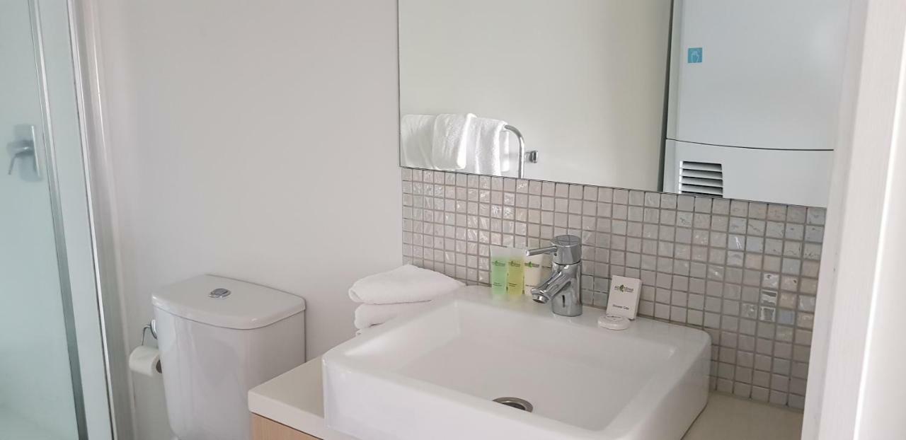 Bianco Off Queen Aparthotel