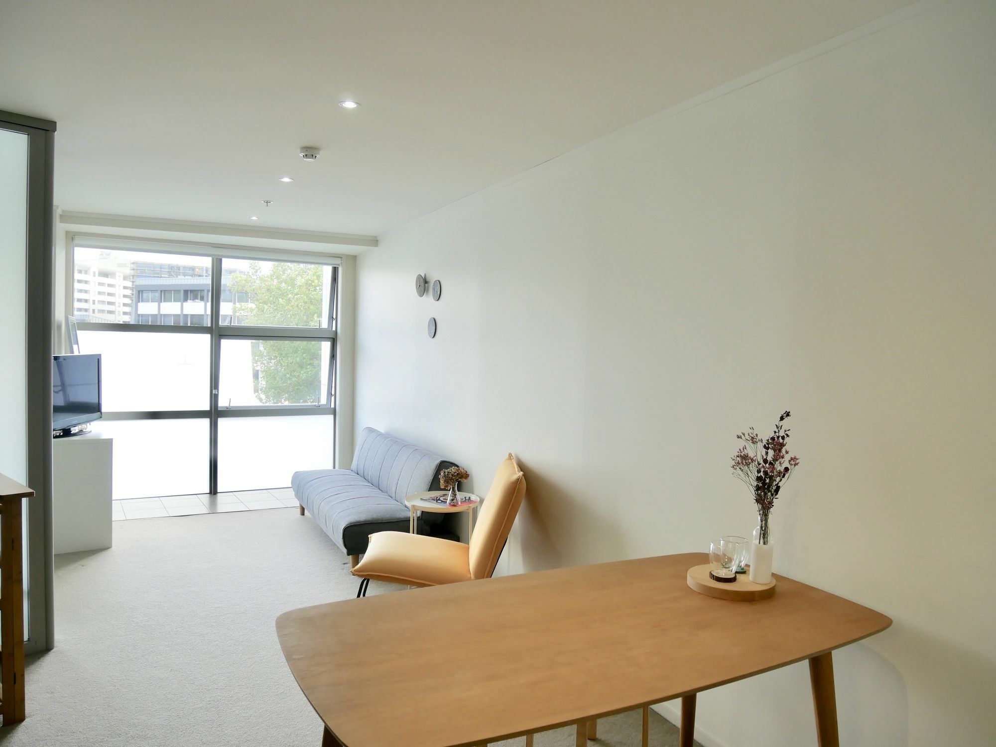 Leafy Street Apartment *
