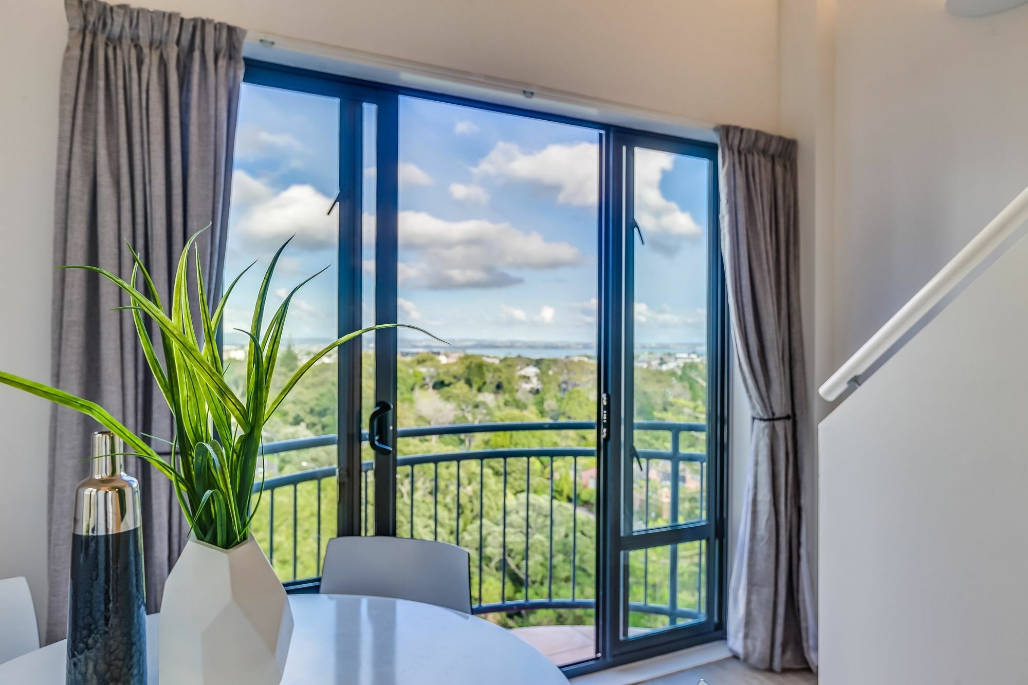 Penthouse With Mezzanine & Harbor Views Apartment