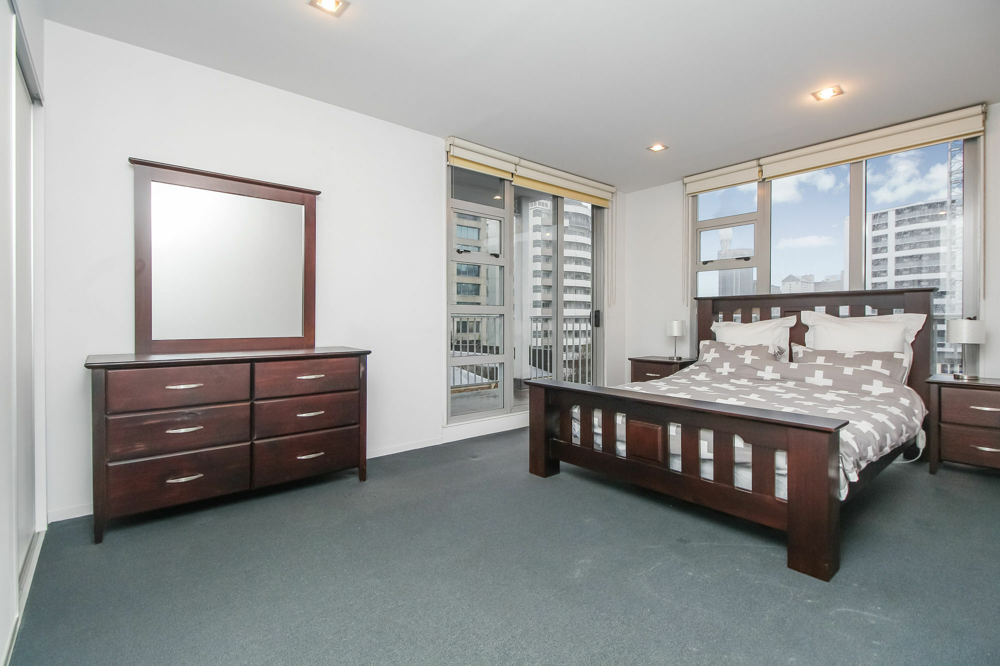 Three Bedroom In The Apartment *