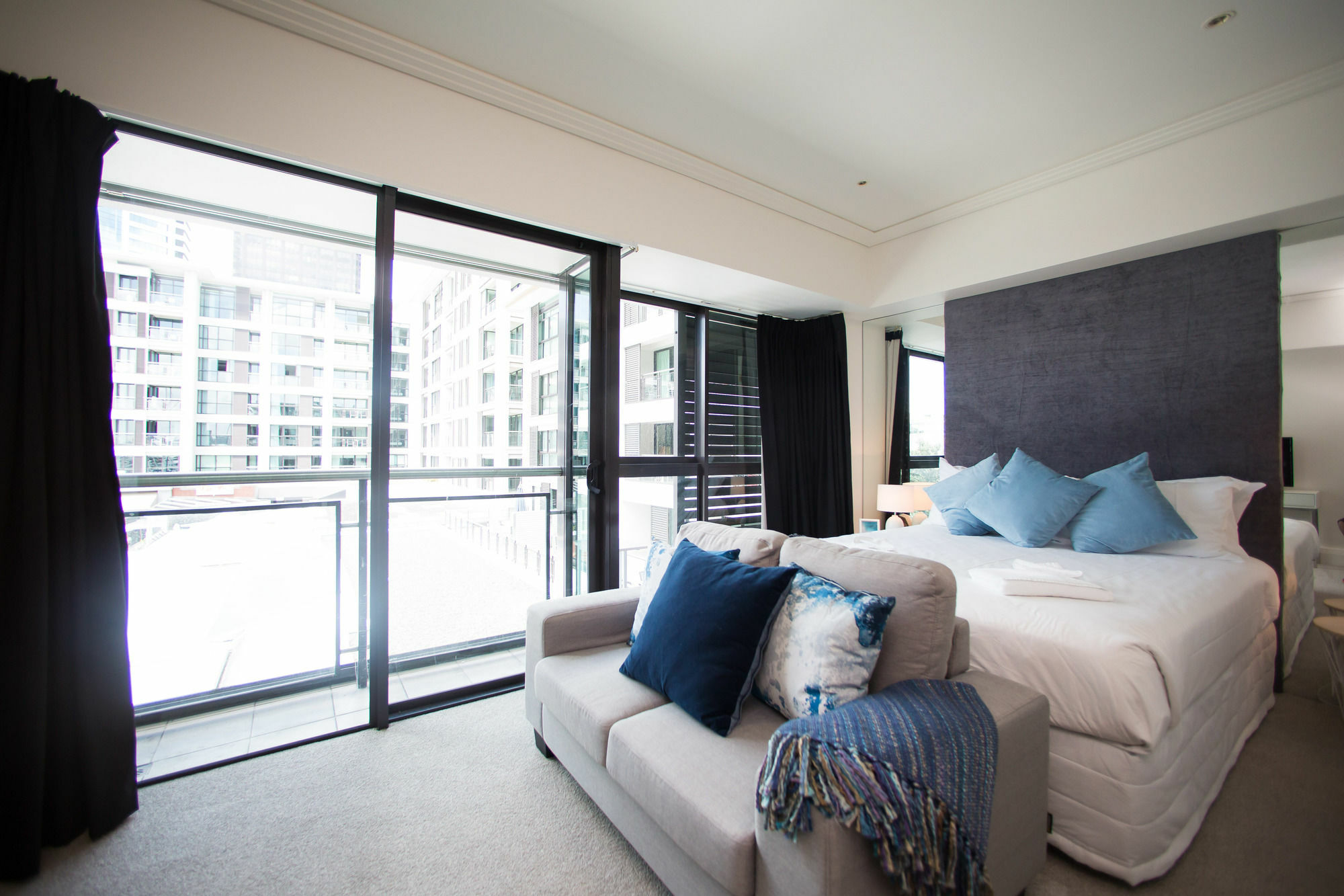 Trendy Waterfront Viaduct Apartment Auckland