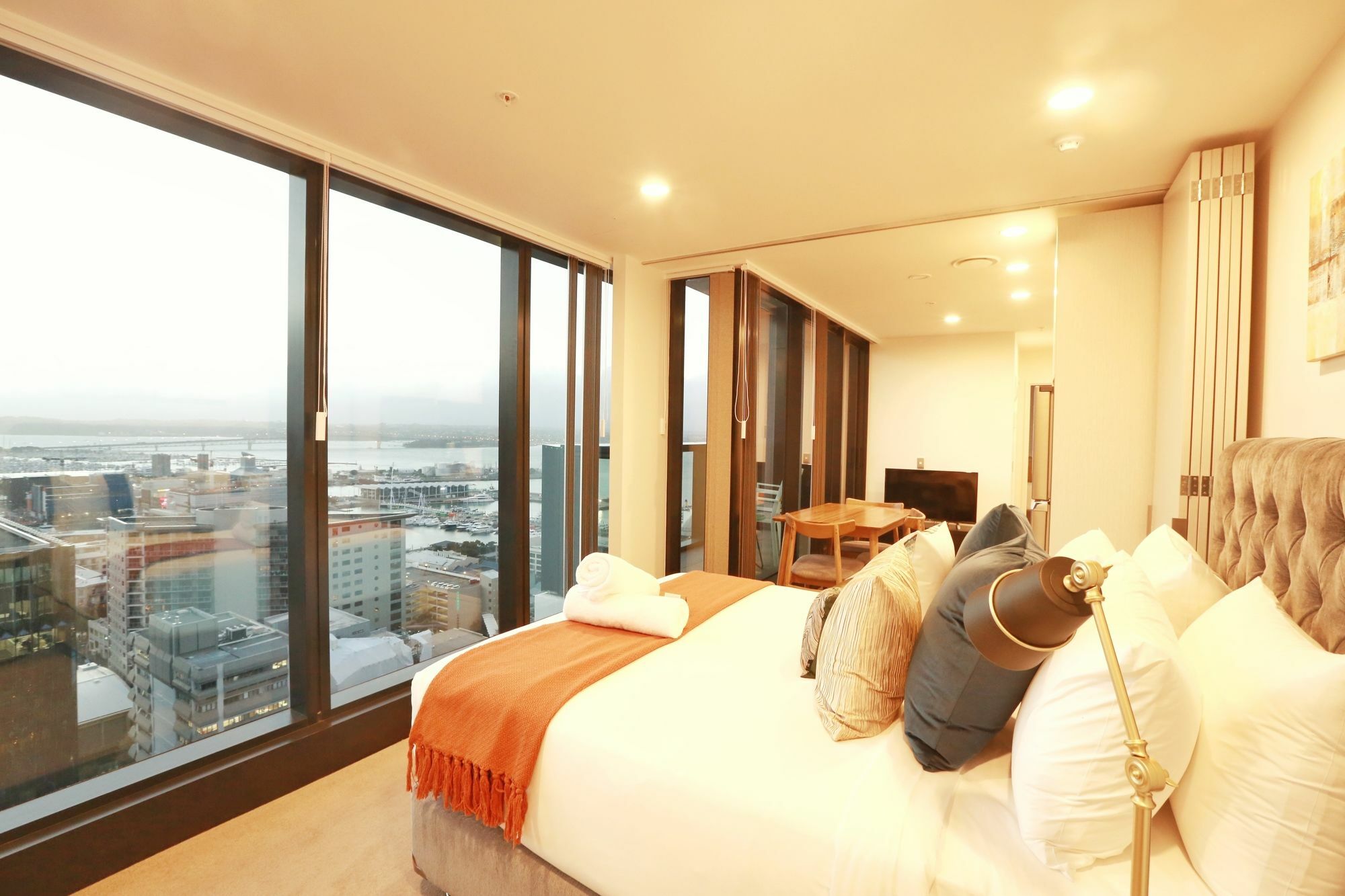 Everest Serviced On 4* Auckland