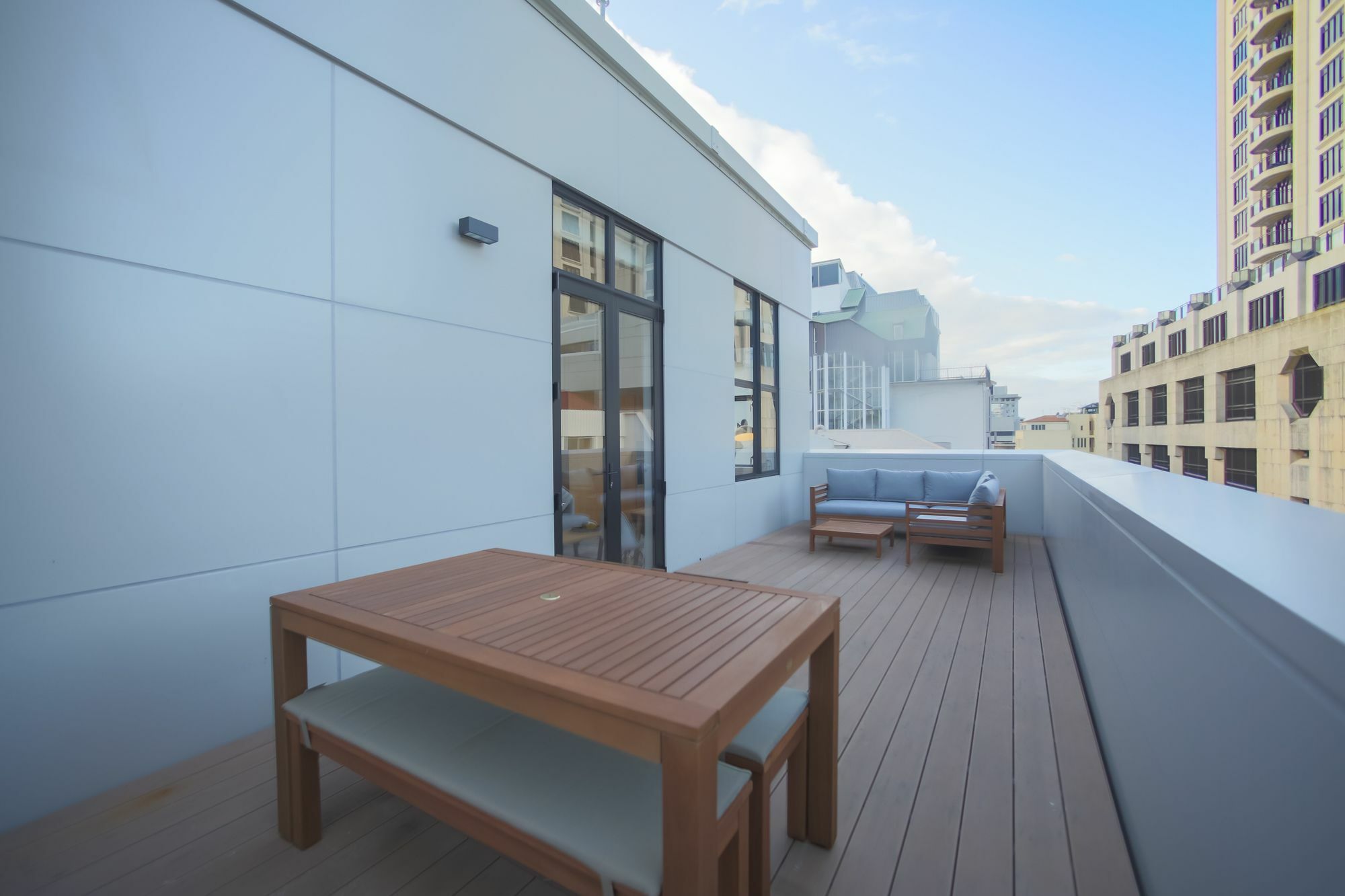 Apartment Downtown Penthouse With Views *