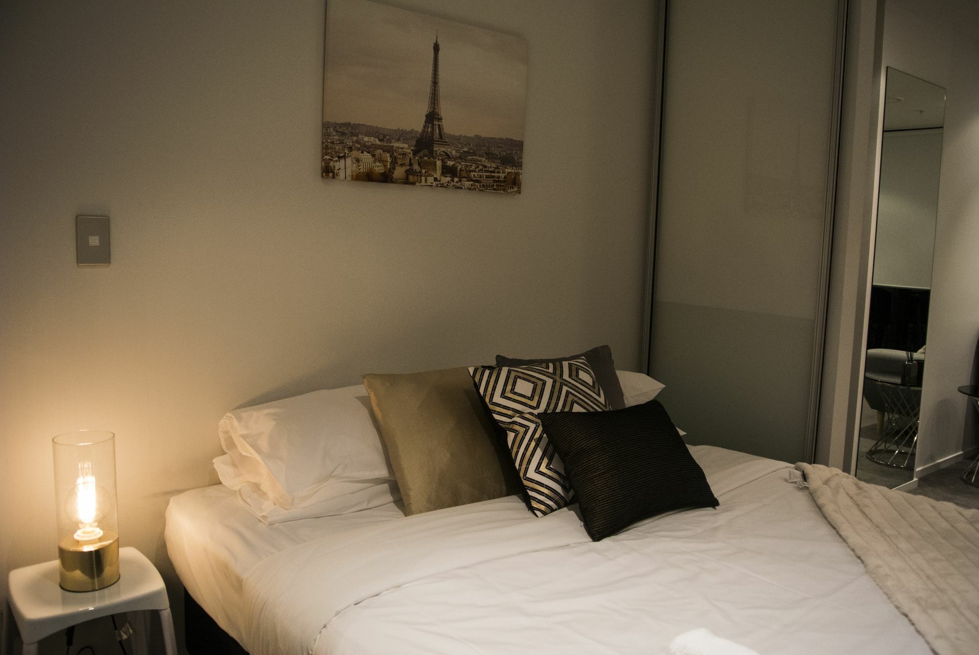 Brand New With Pool & Gym Auckland