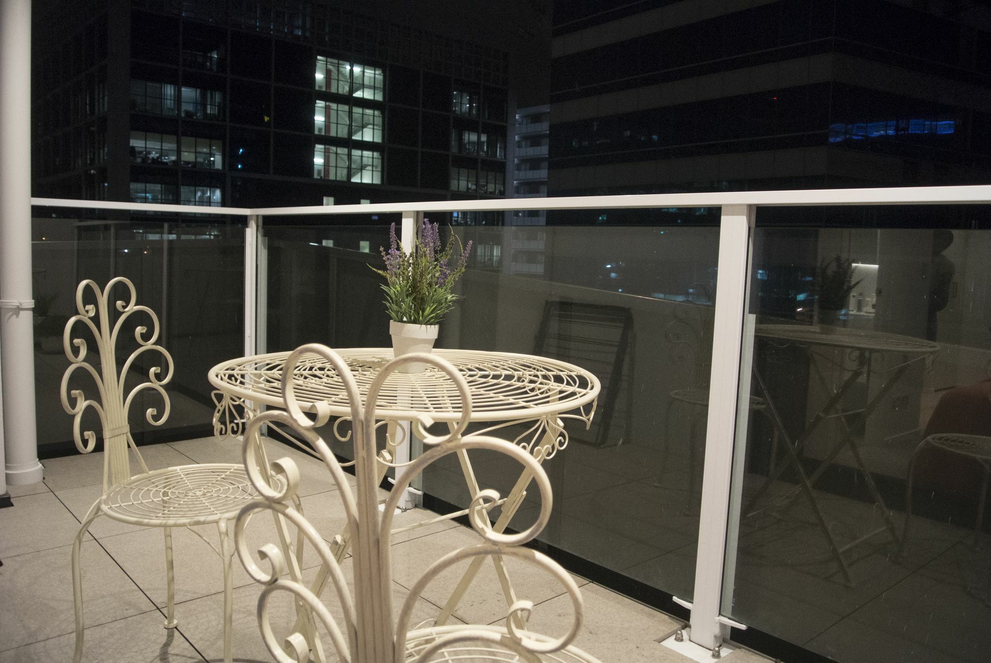 Brand New With Pool & Gym Apartment Auckland