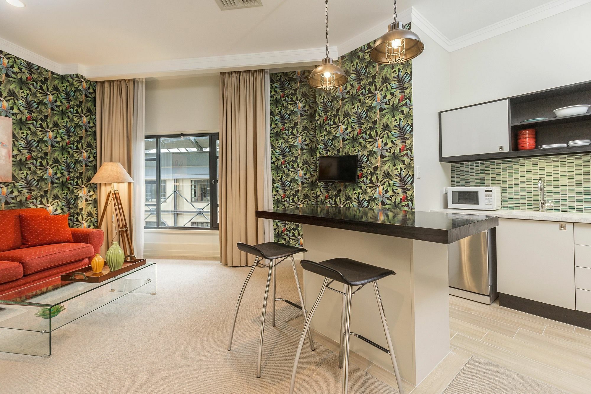 Bright And Breezy One Bedroom Apartment