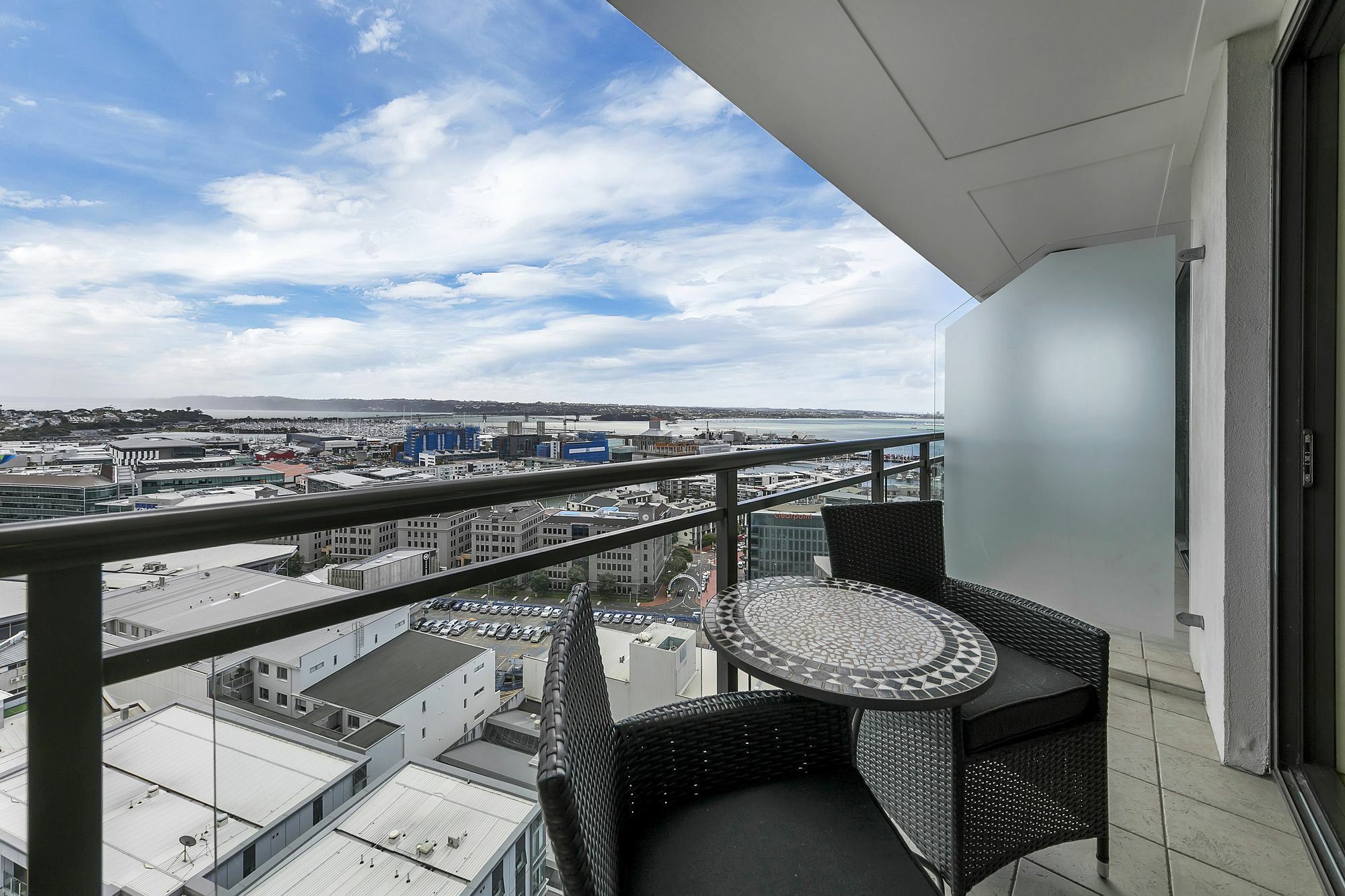 Apartment Stylish Penthouse With Sea & Views