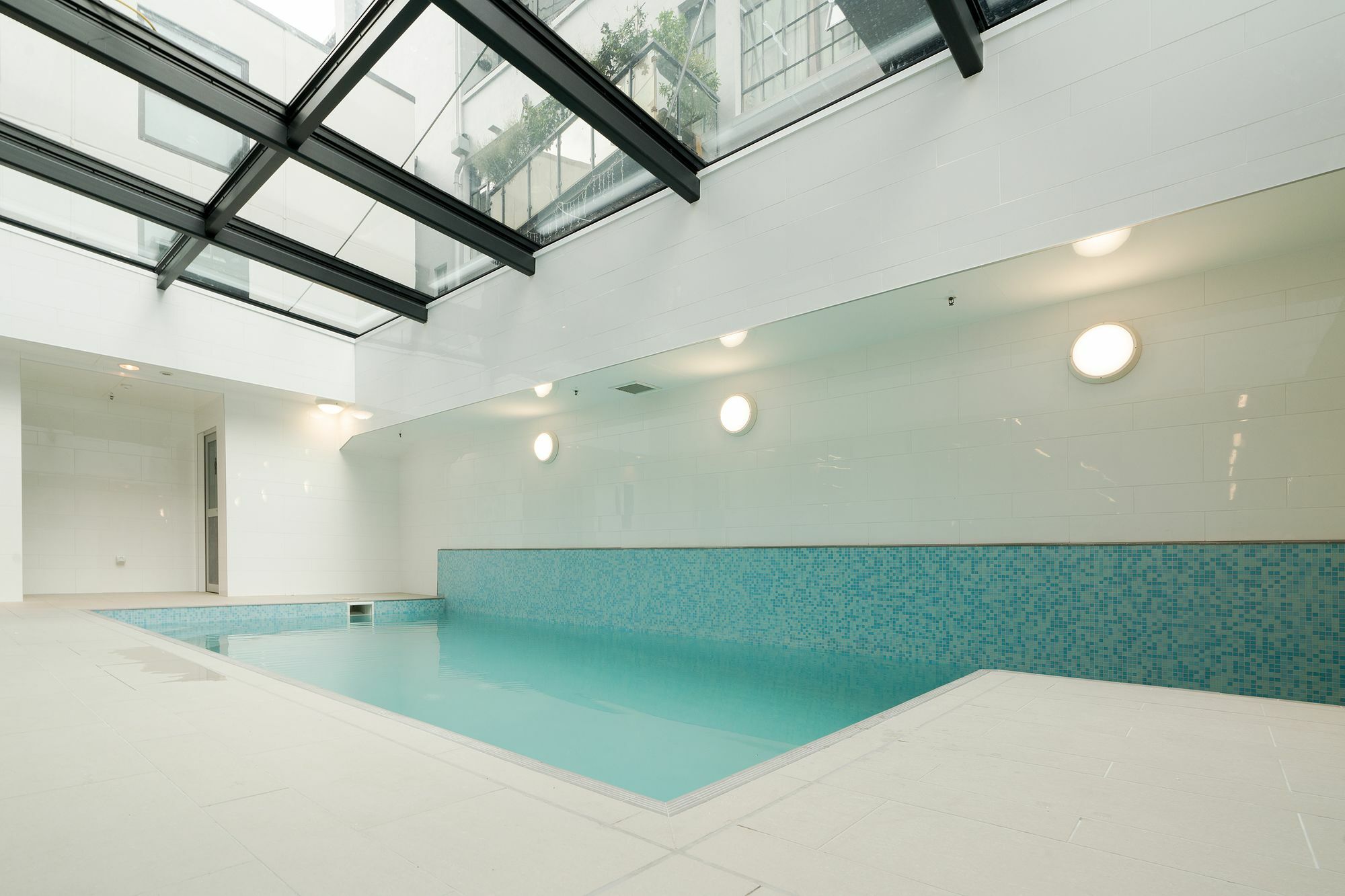 Cbd Brand New 2 Bedrooms