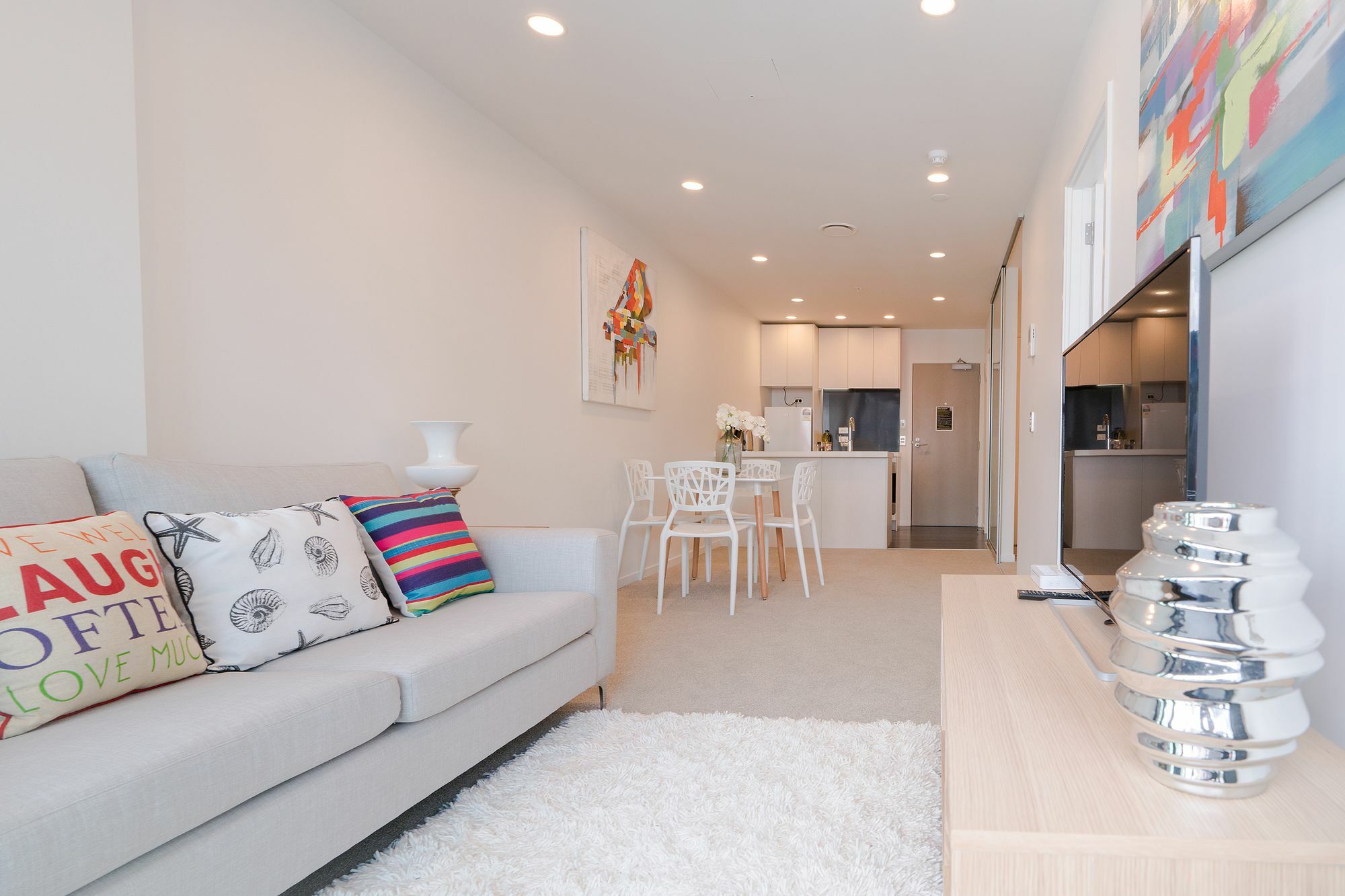 Cbd Brand New 2 Bedrooms Apartment *