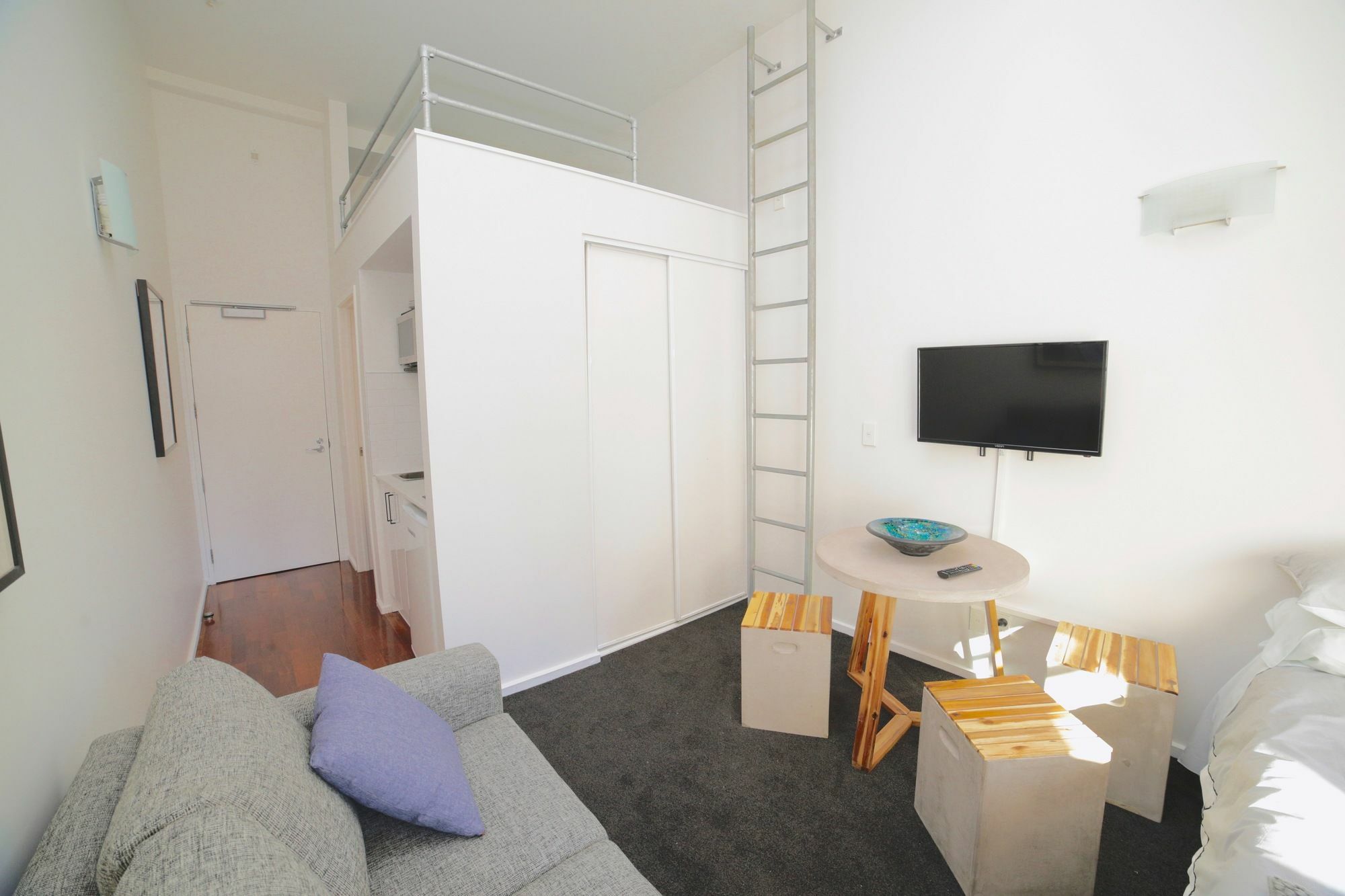 Urban Chic Loft Off Queen Street Apartment Auckland