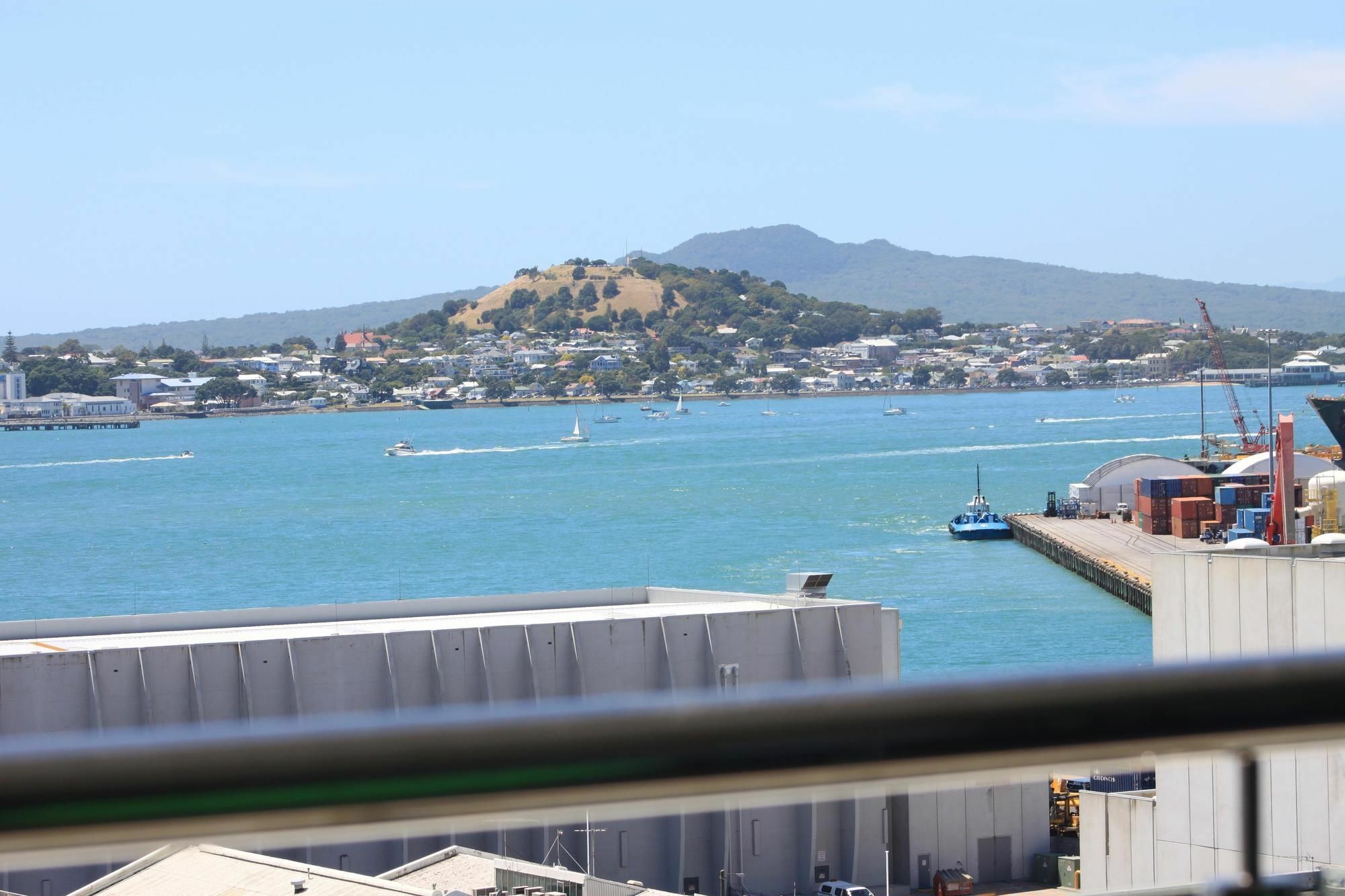 Waterfront Highrise * Auckland