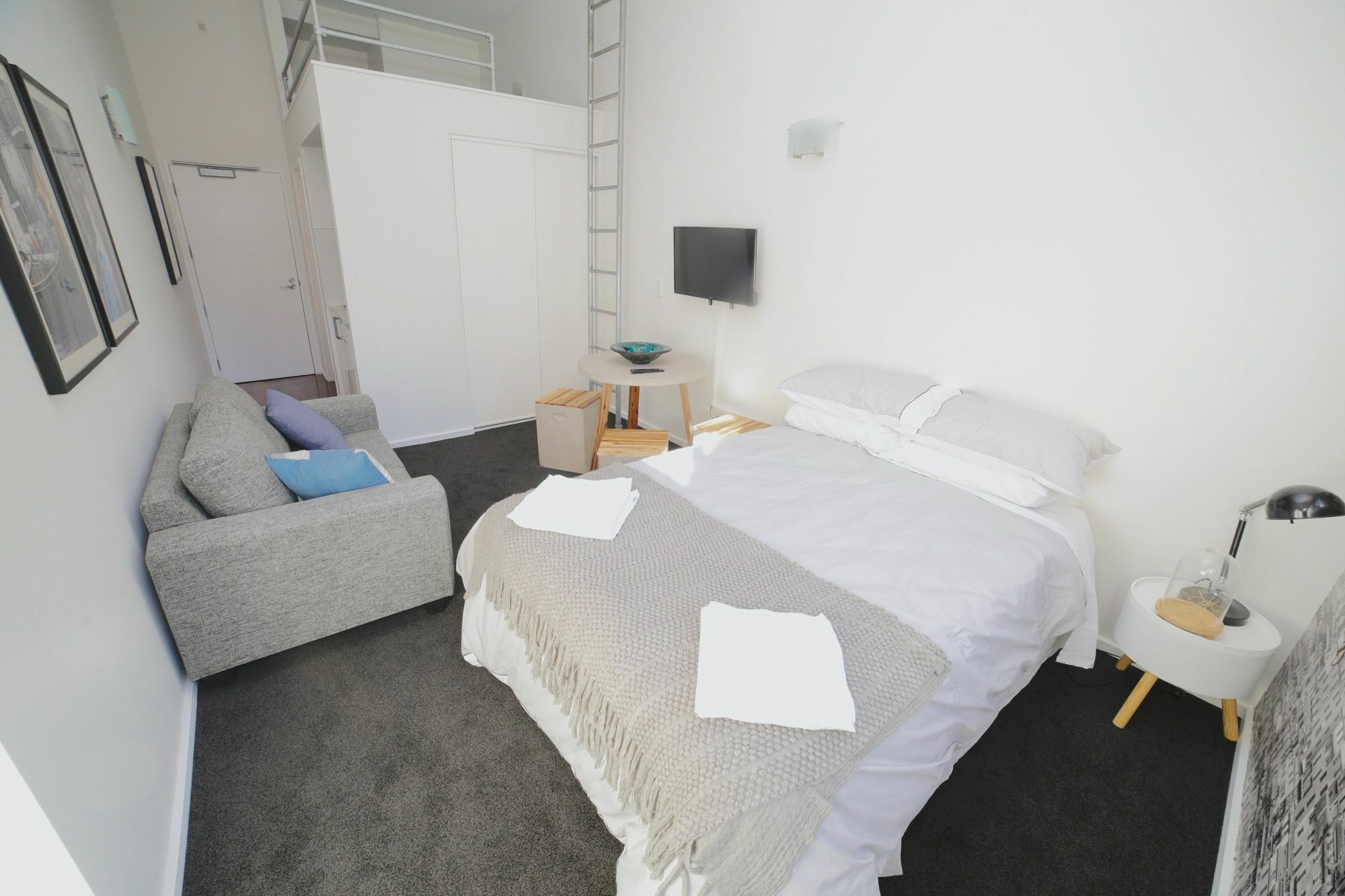 Urban Chic Loft Off Queen Street Apartment Auckland