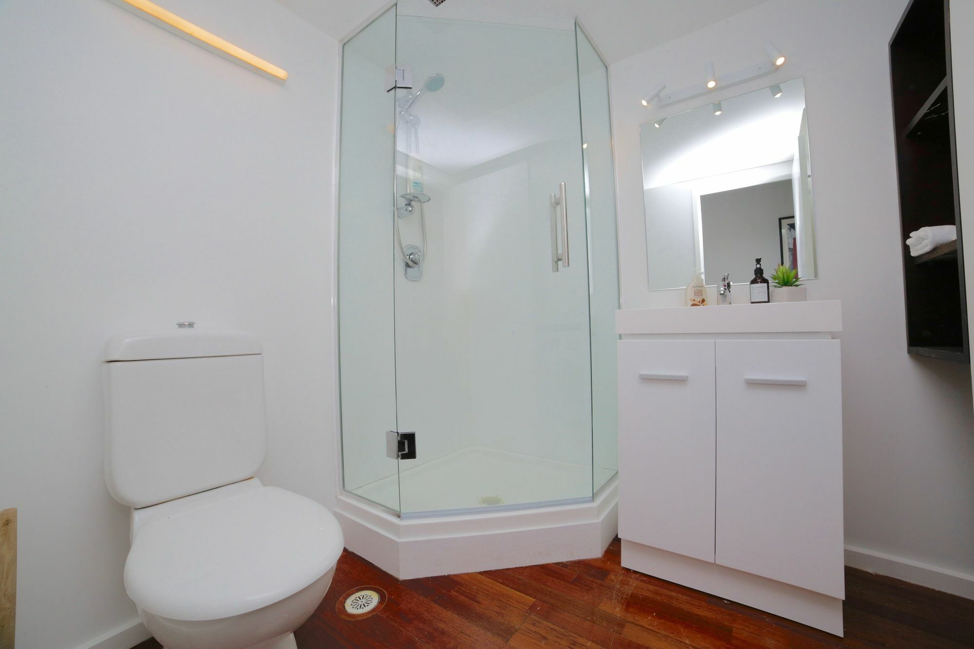 Urban Chic Loft Off Queen Street * Auckland