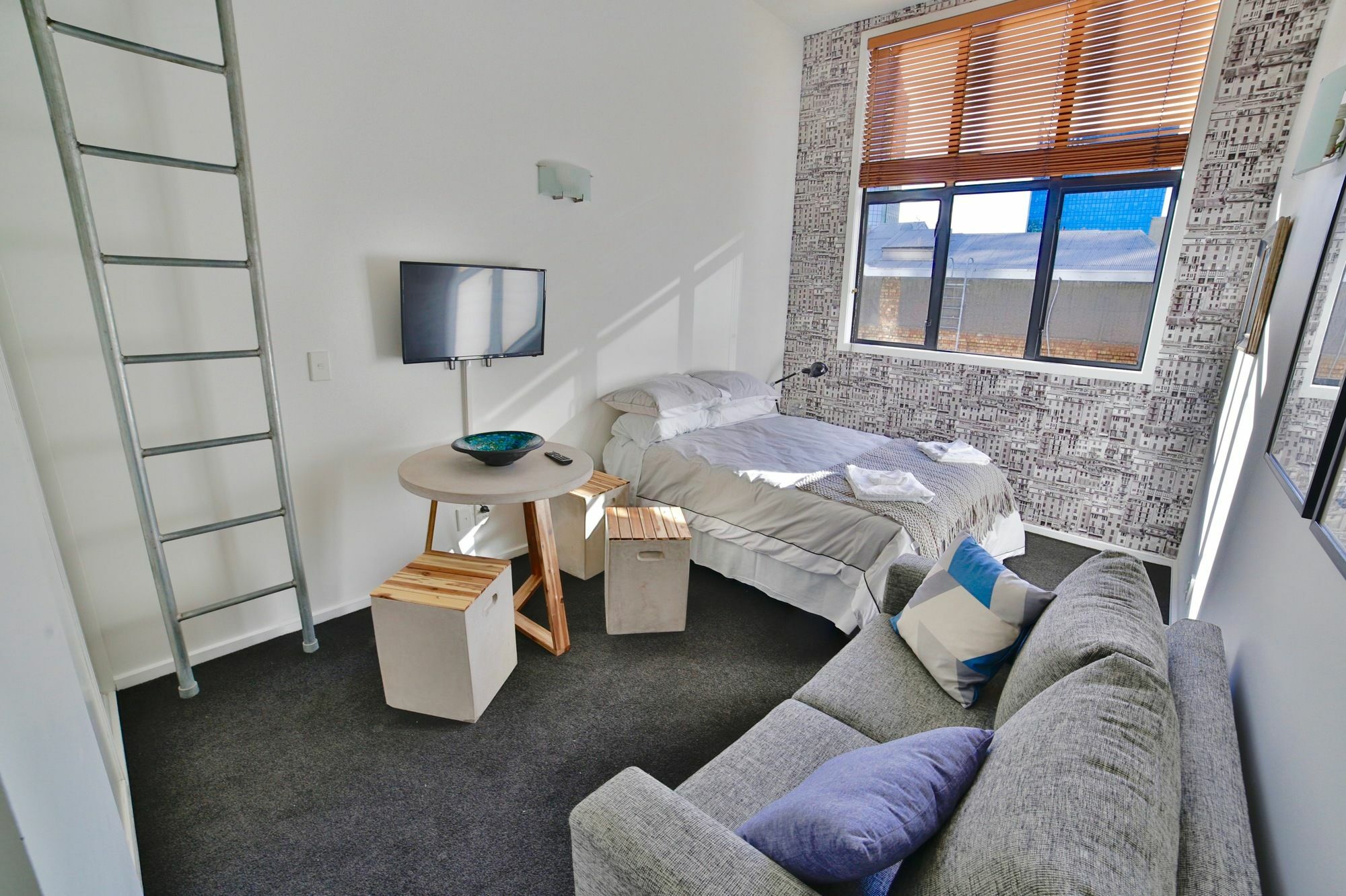 Urban Chic Loft Off Queen Street Apartment Auckland