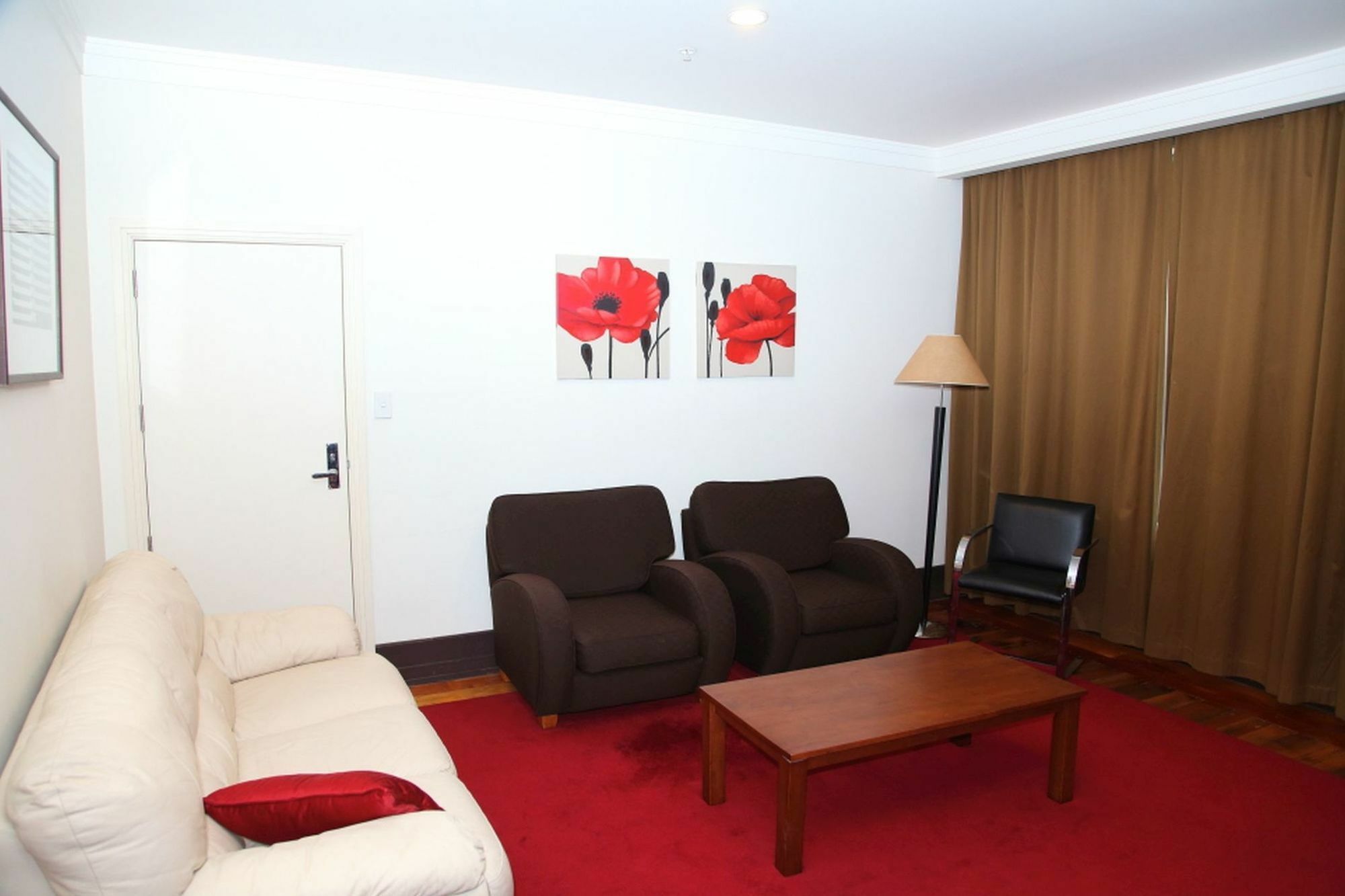 Furnished In Cbd Apartment *