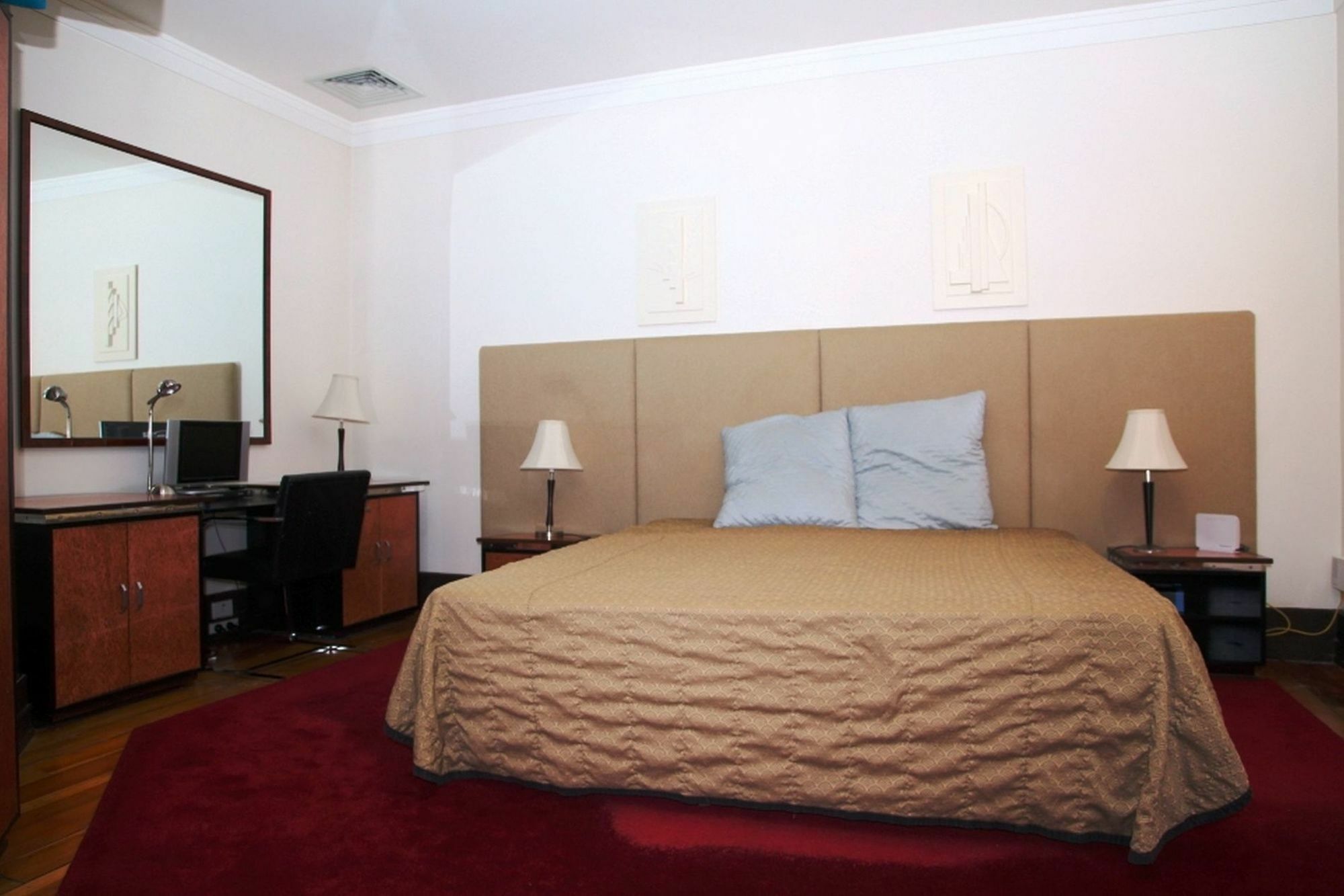 Furnished In Cbd Apartment *