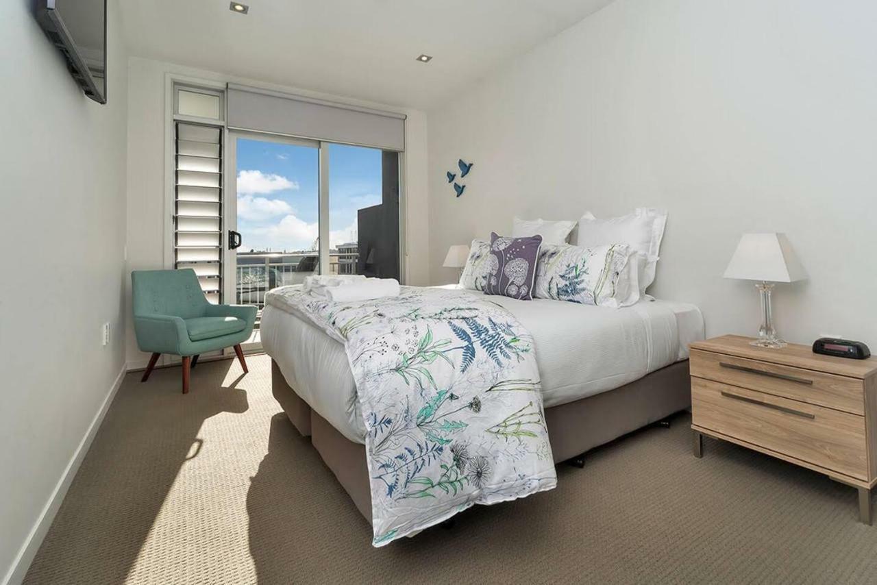 Enormous Two Bedroom Penthouse - Free Parking! Apartment Auckland