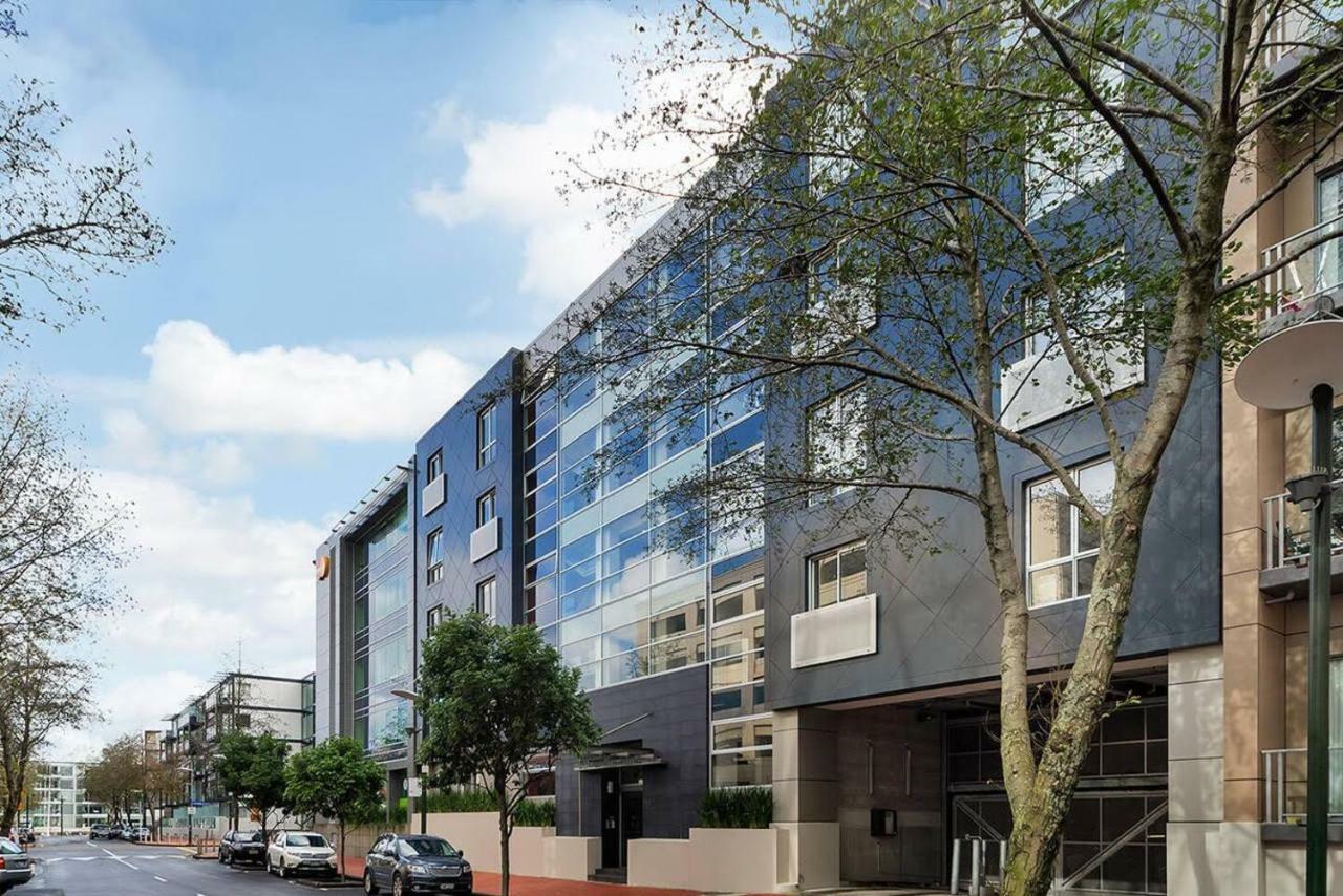 Enormous Two Bedroom Penthouse - Free Parking! Auckland
