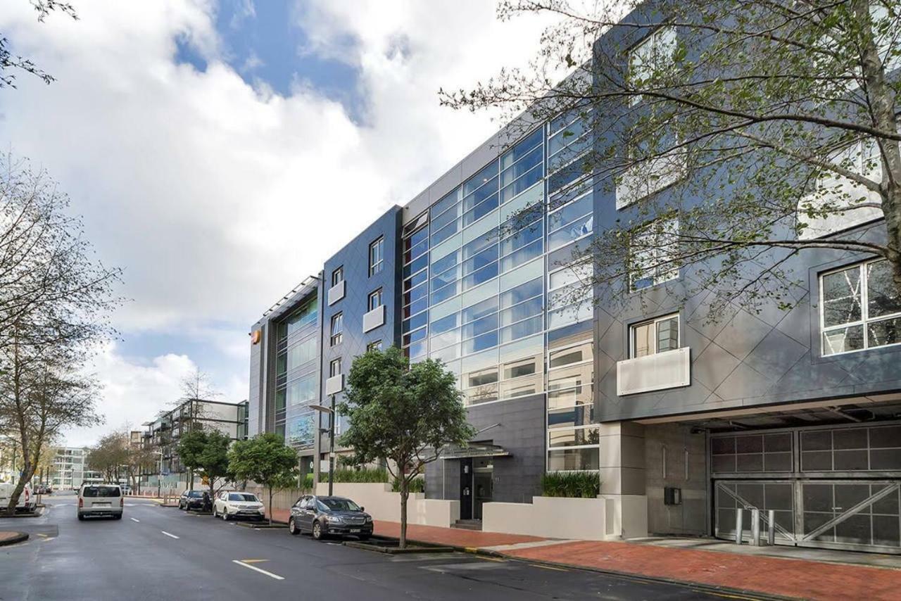 Enormous Two Bedroom Penthouse - Free Parking! *