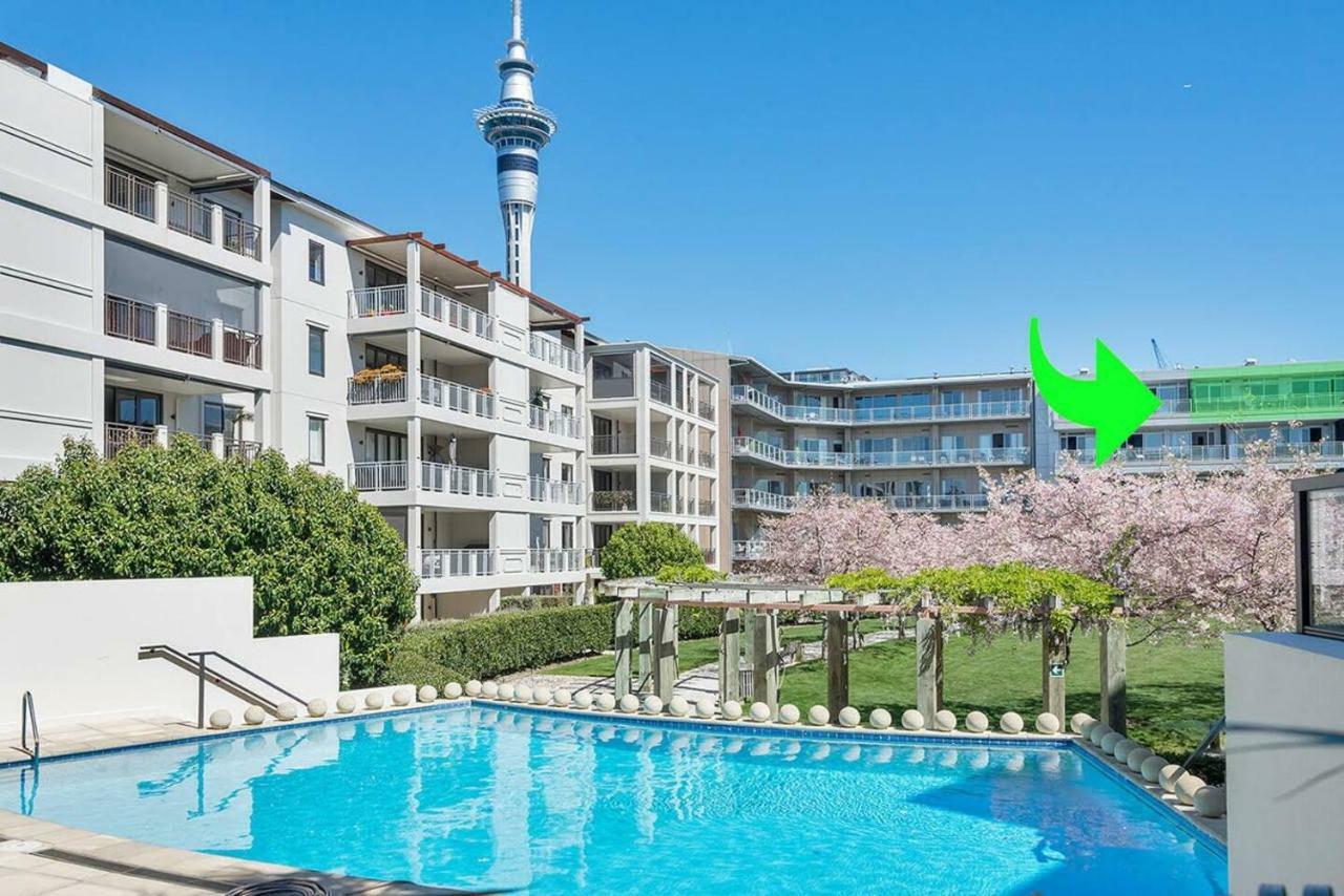 Enormous Two Bedroom Penthouse - Free Parking! Apartment *