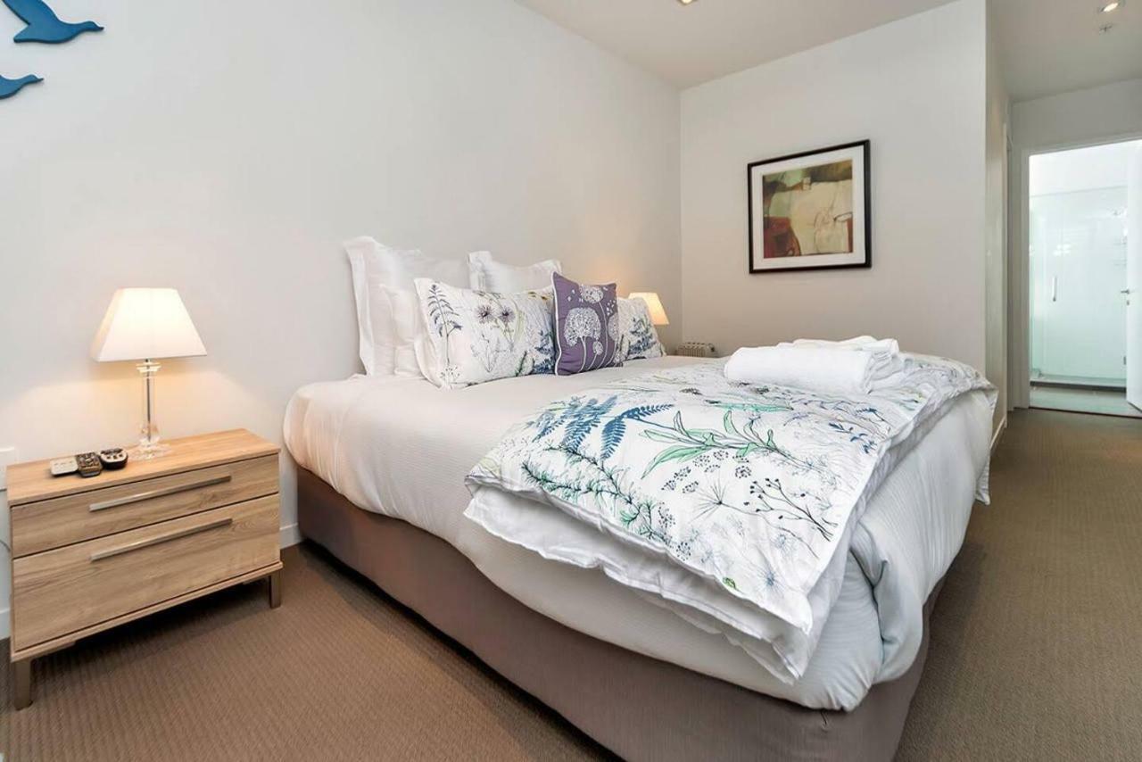 Enormous Two Bedroom Penthouse - Free Parking! Apartment *