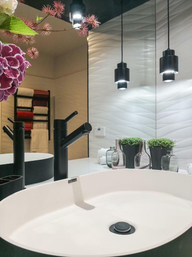 Private In A Landmark Heritage Building Apartamento