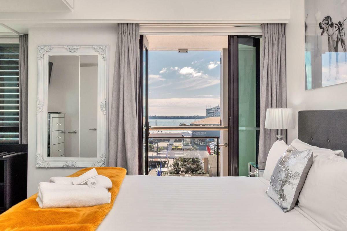 Apartment Viaduct Chic Luxury Waterfront Views! *