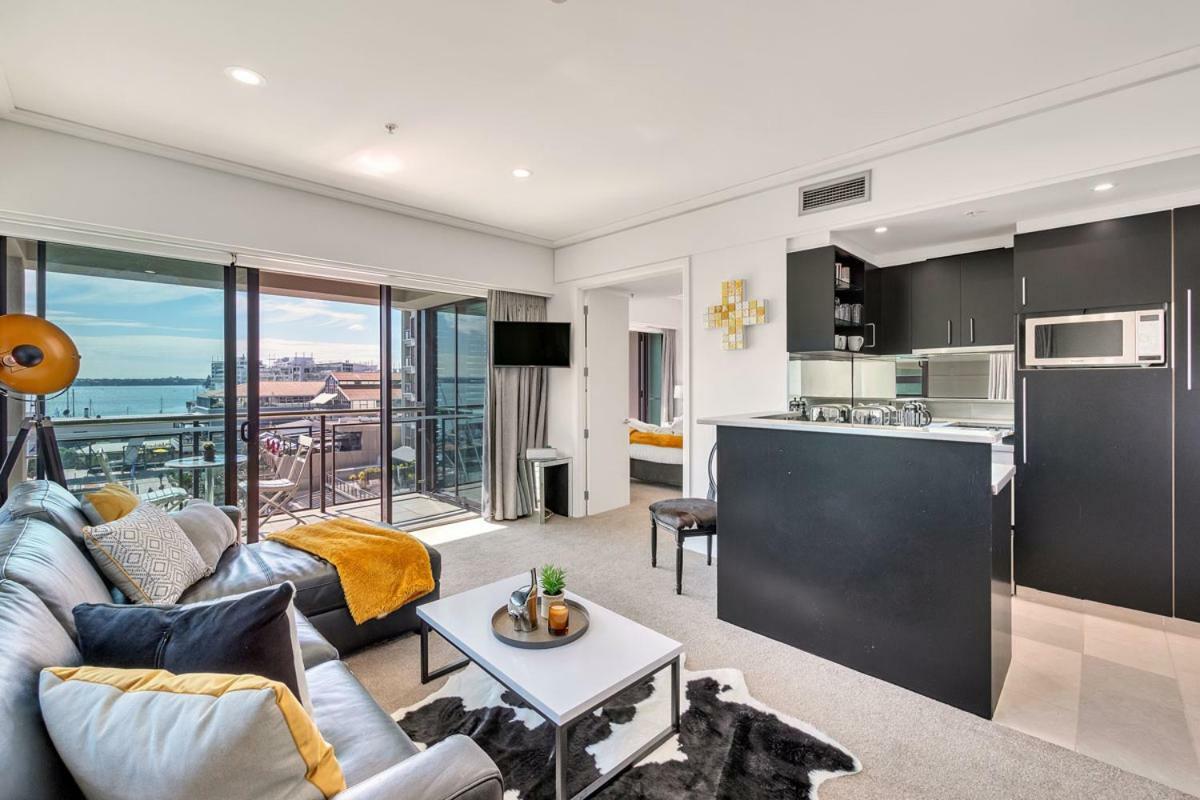 Viaduct Chic Luxury Waterfront Views! Apartment