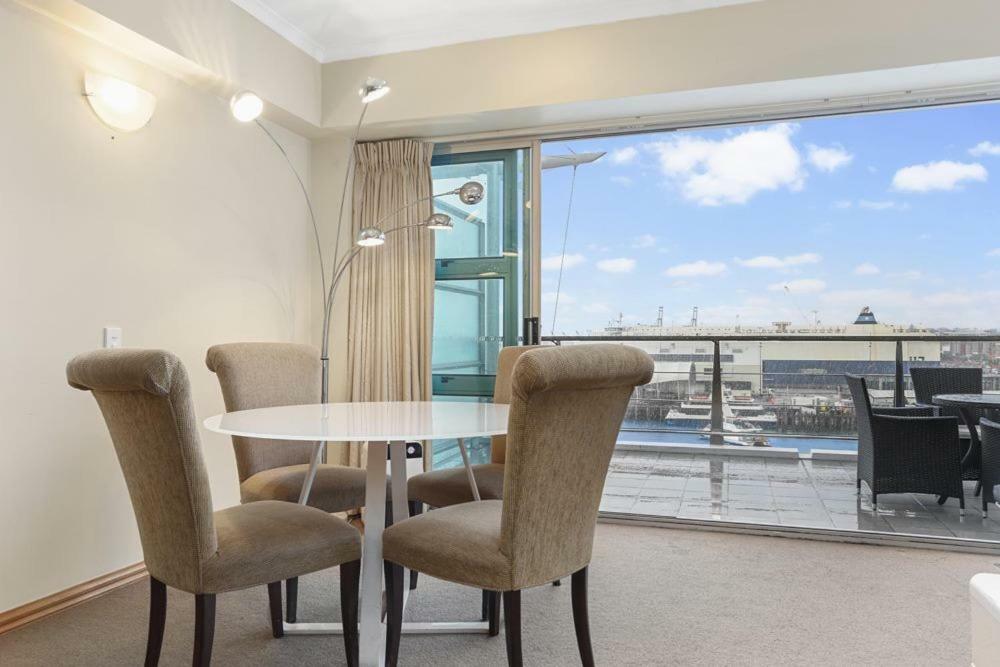 Princes Wharf Waterfront 2 Bed Viaduct Cbd