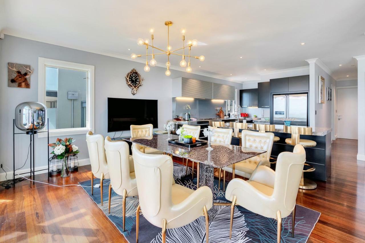 Orakei Grandeur Mansion With Sea Views & Pool Villa