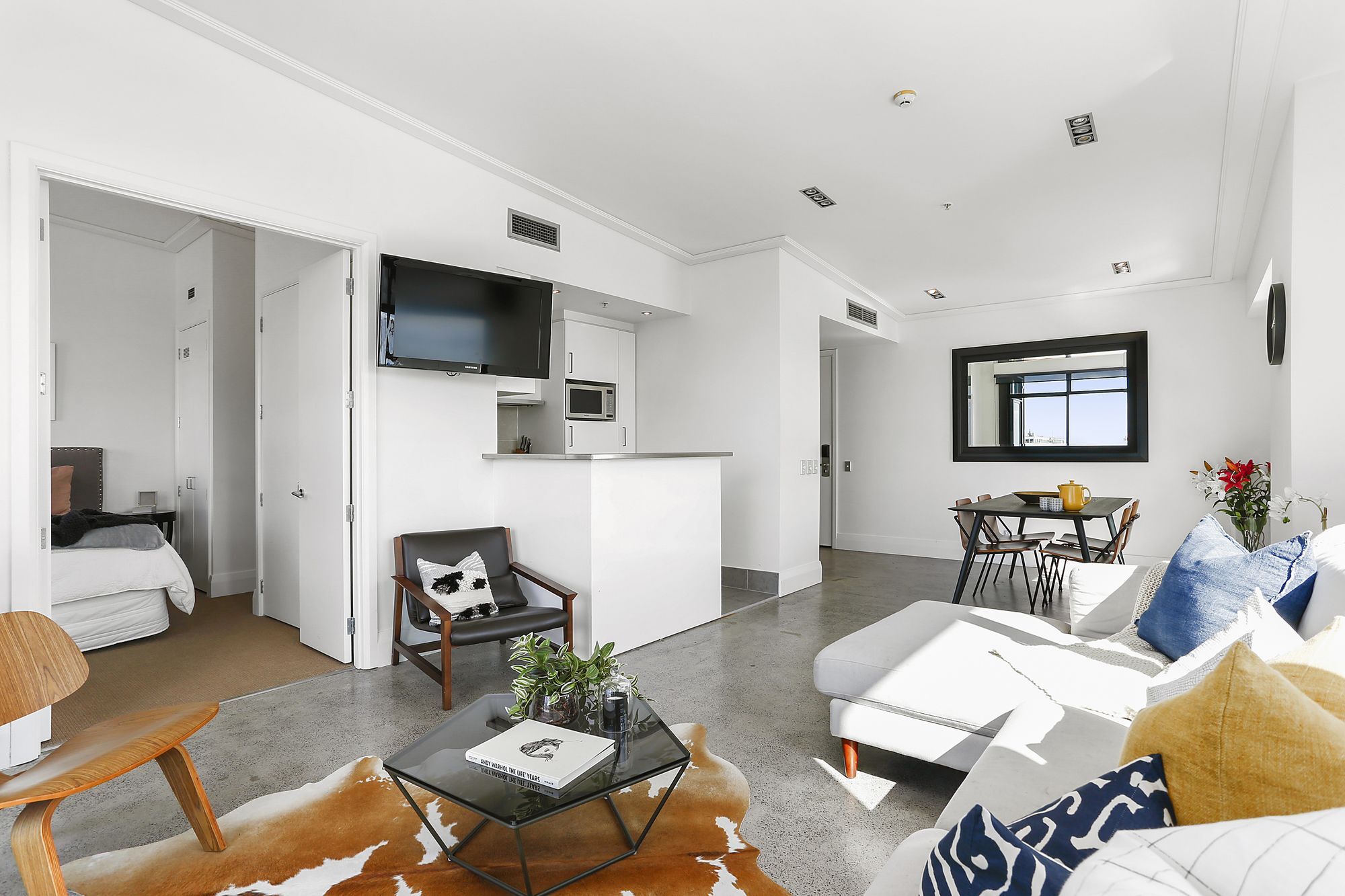 Bright Modern One Bed Marina Penthouse