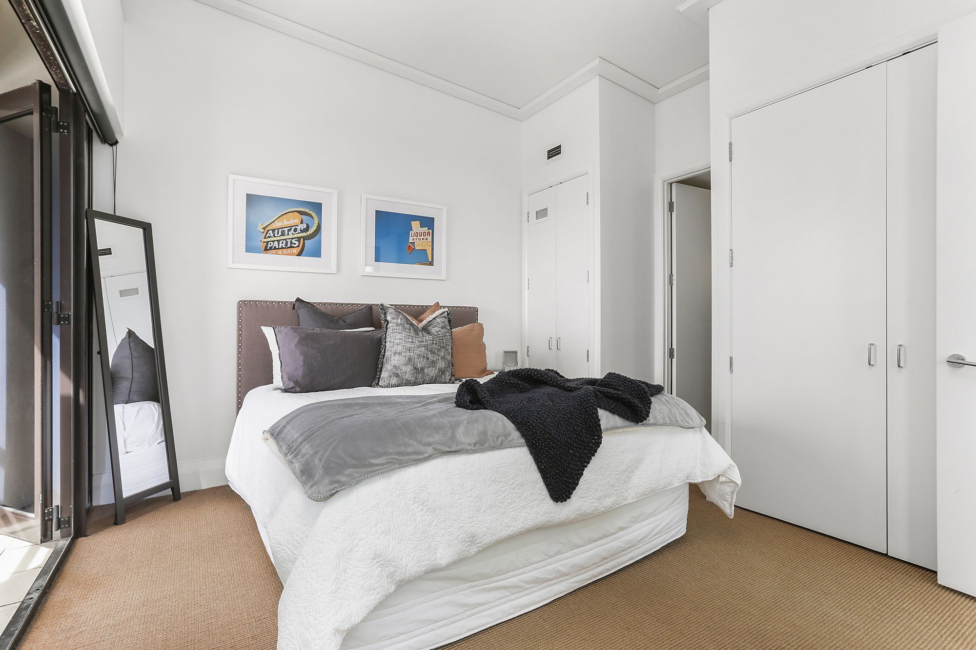 Bright Modern One Bed Marina Penthouse Apartment