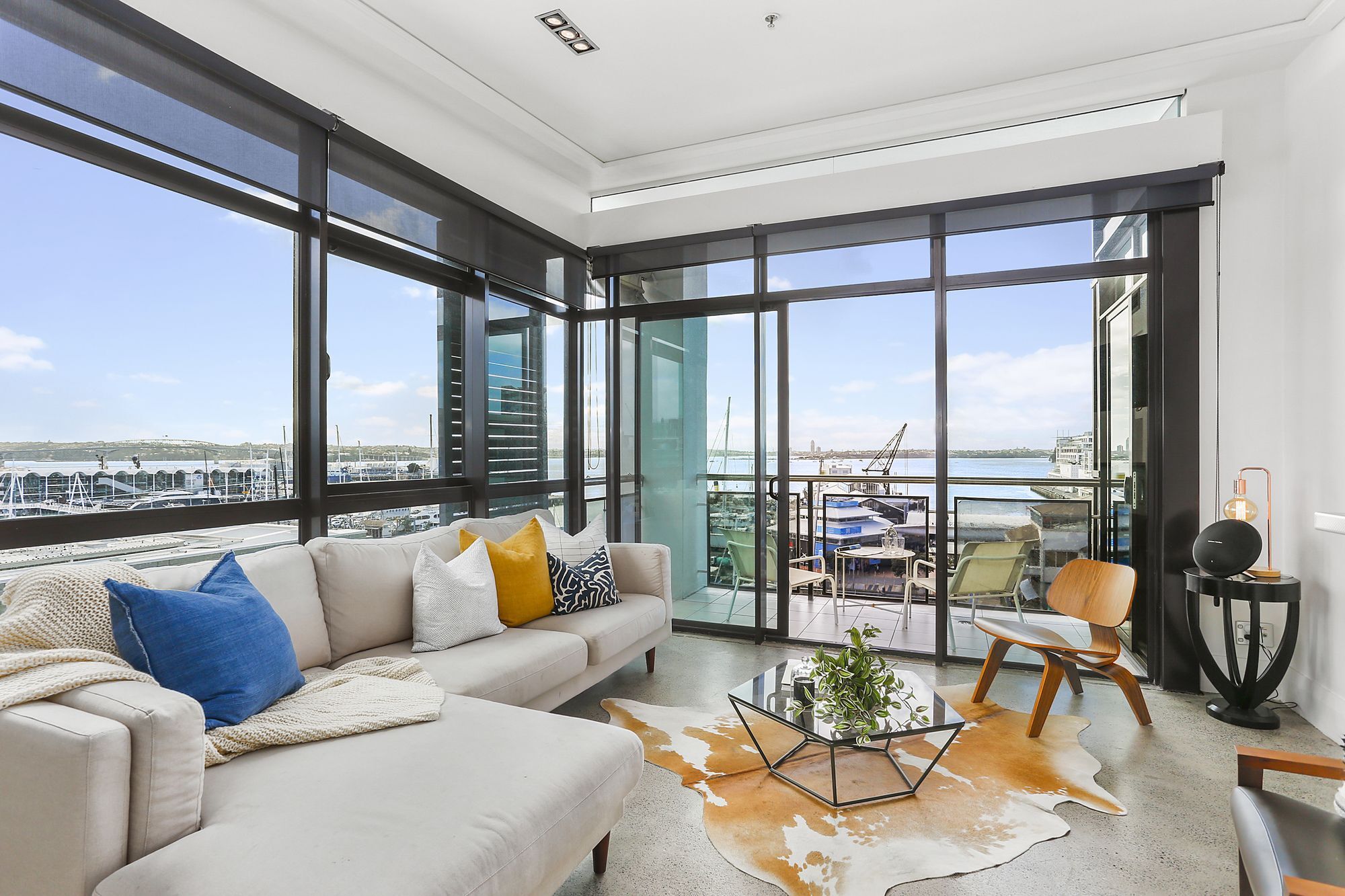 Bright Modern One Bed Marina Penthouse *