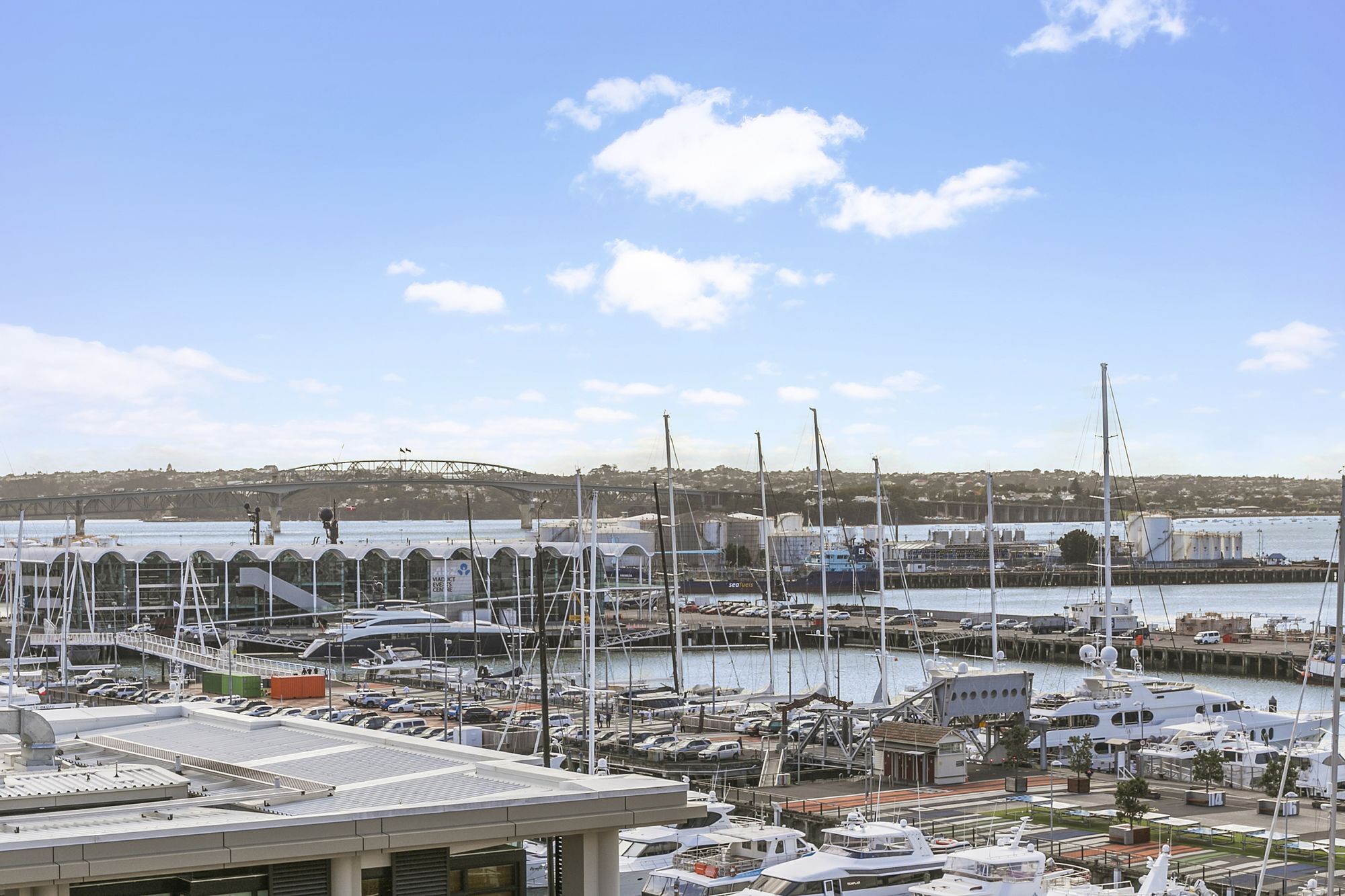 Bright Modern One Bed Marina Penthouse Apartment Auckland