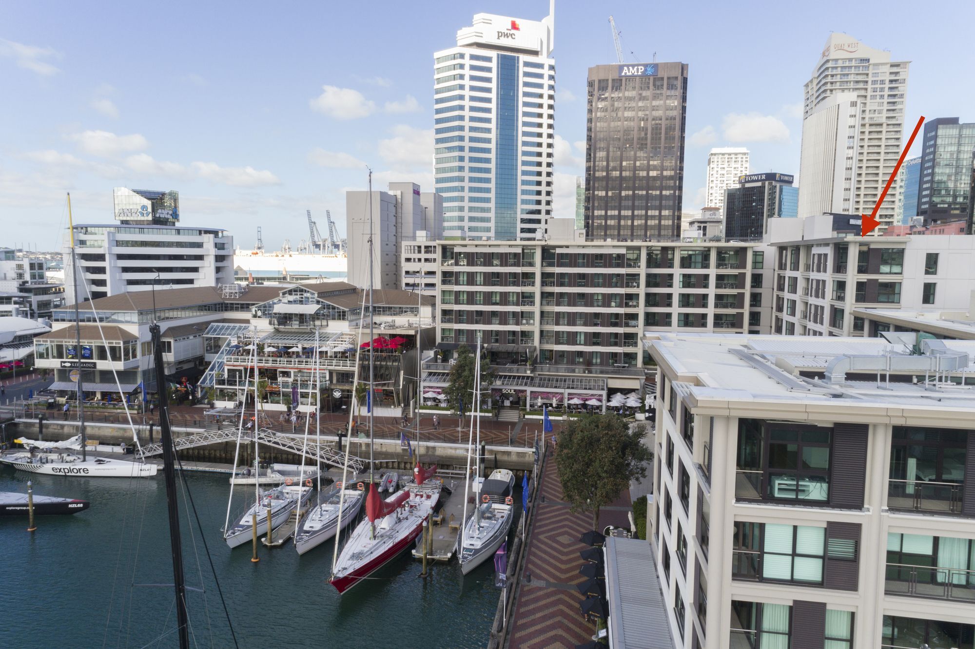 Bright Modern One Bed Marina Penthouse Apartment