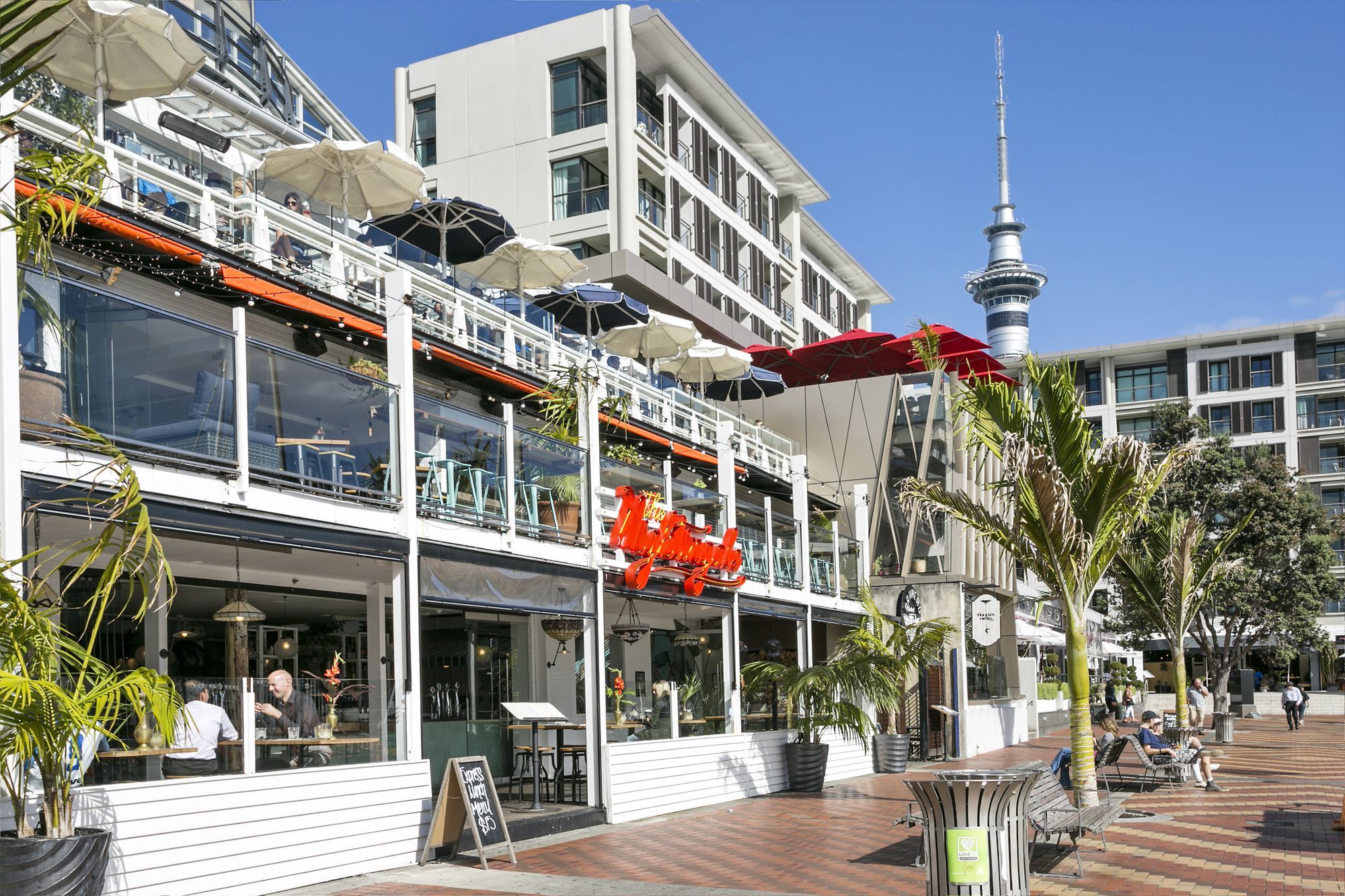 Bright Modern One Bed Marina Penthouse Apartment