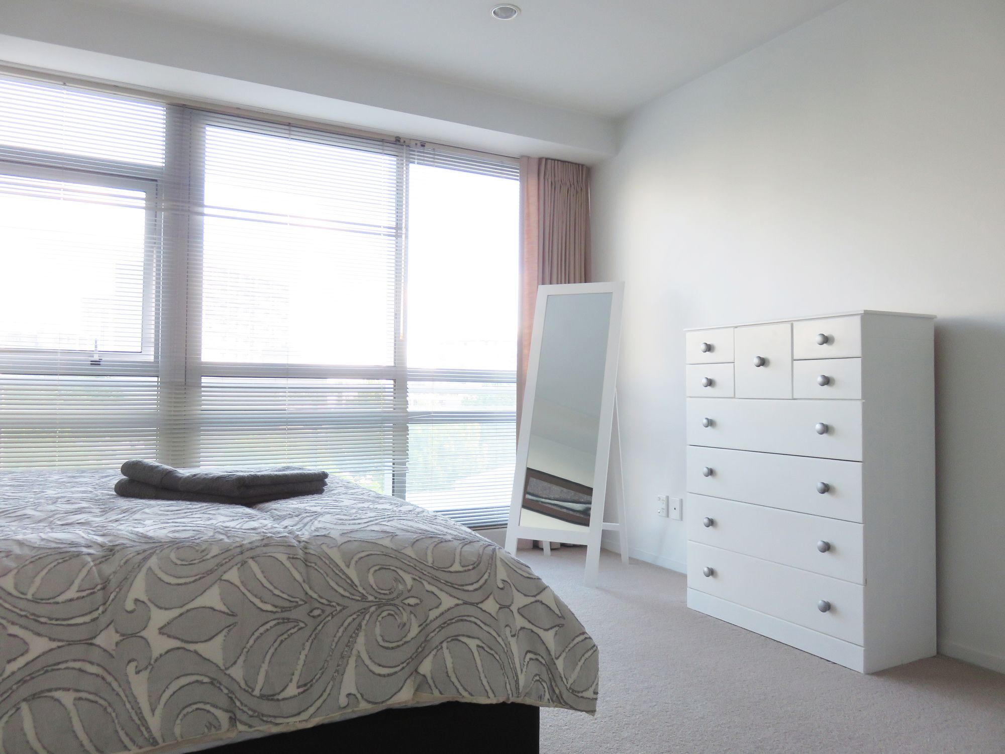 Luxury At Hobson Gardens Apartment