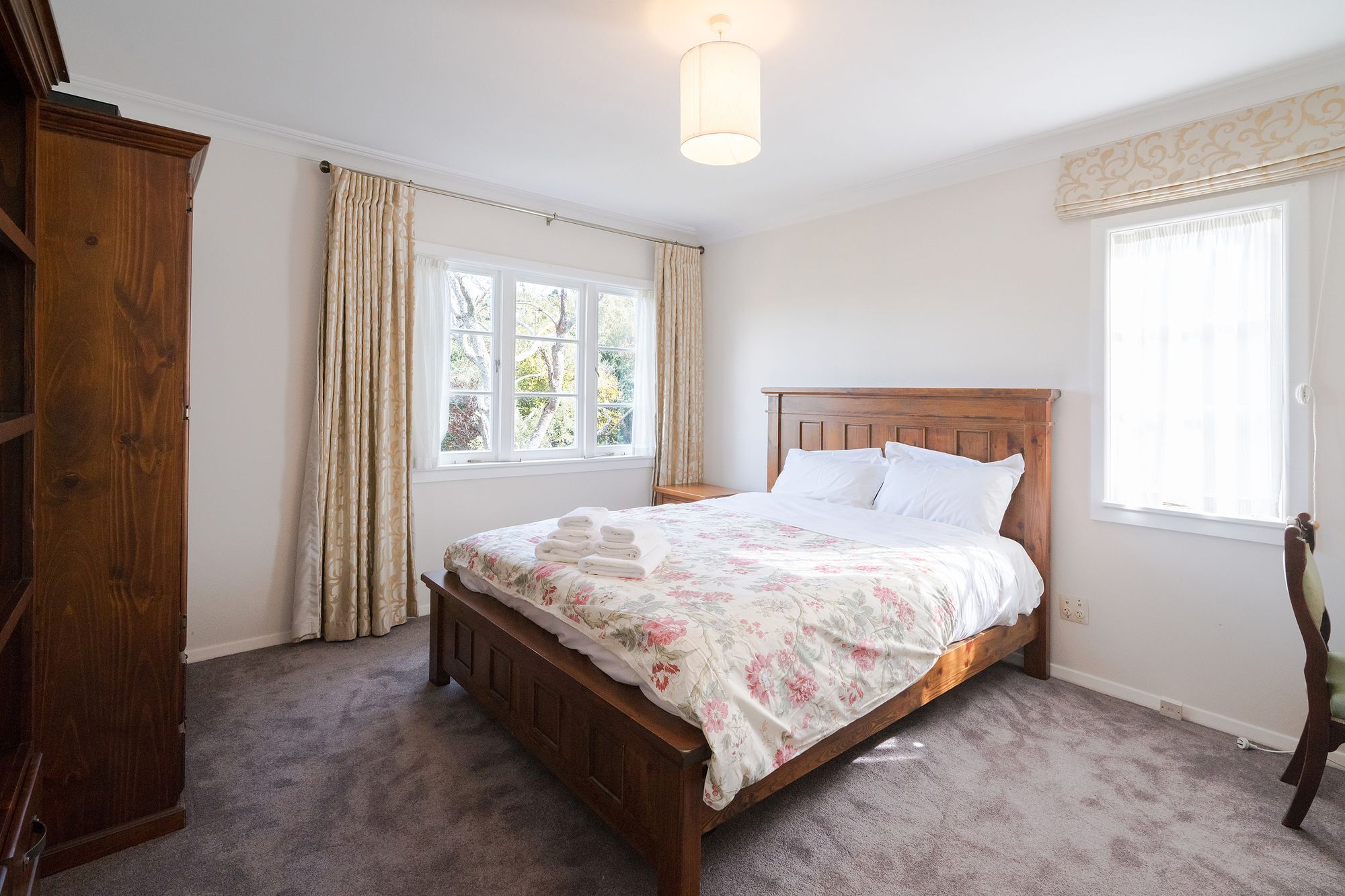Apartment Epsom With Pool *