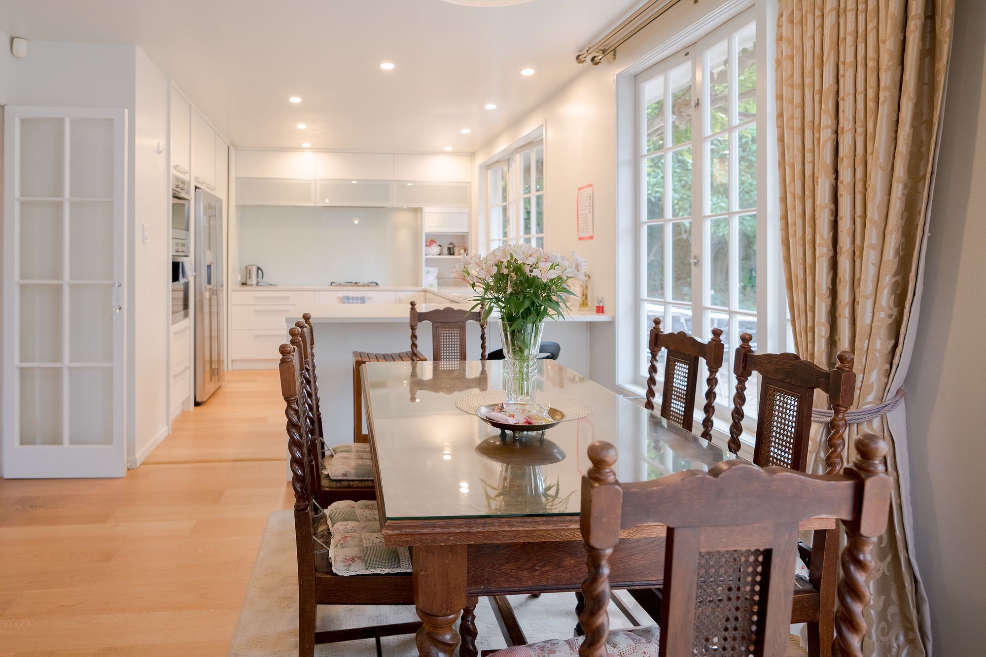 Epsom With Pool Apartment