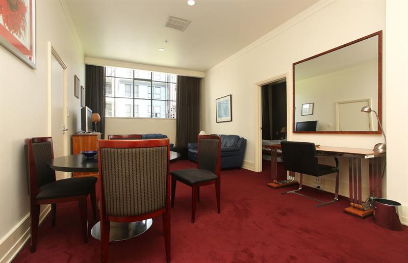 Elegant One-bedroom Apartment *