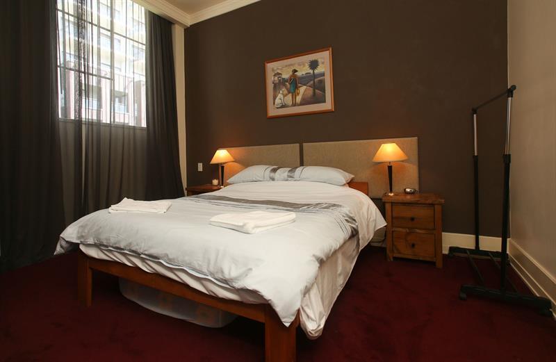 Elegant One-bedroom Apartment *