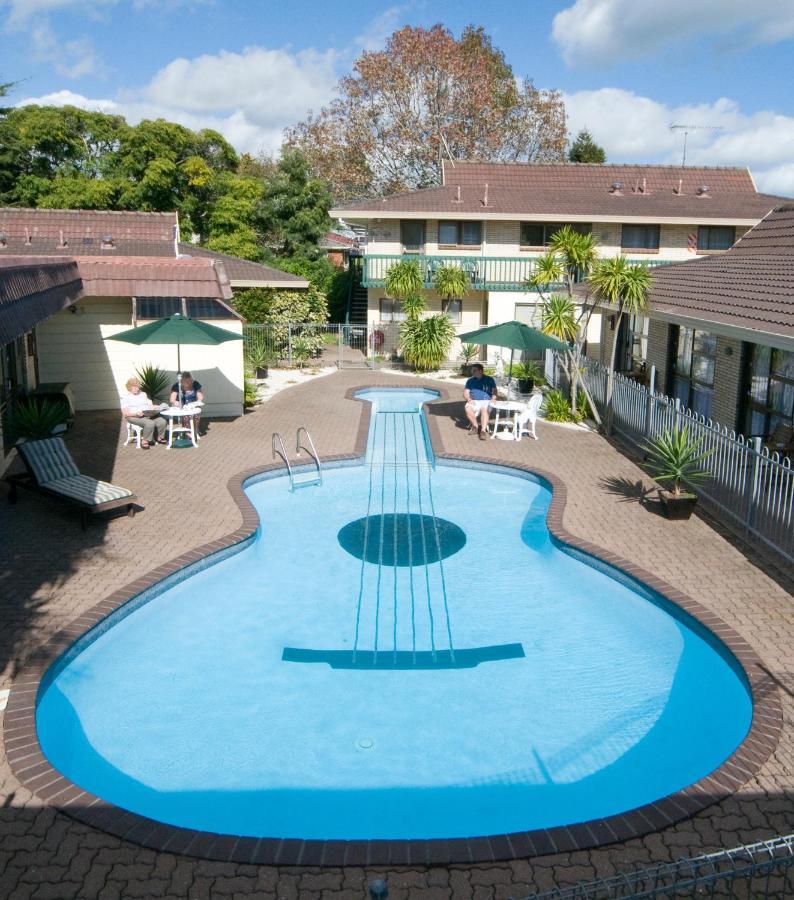 Dukes Midway Motel